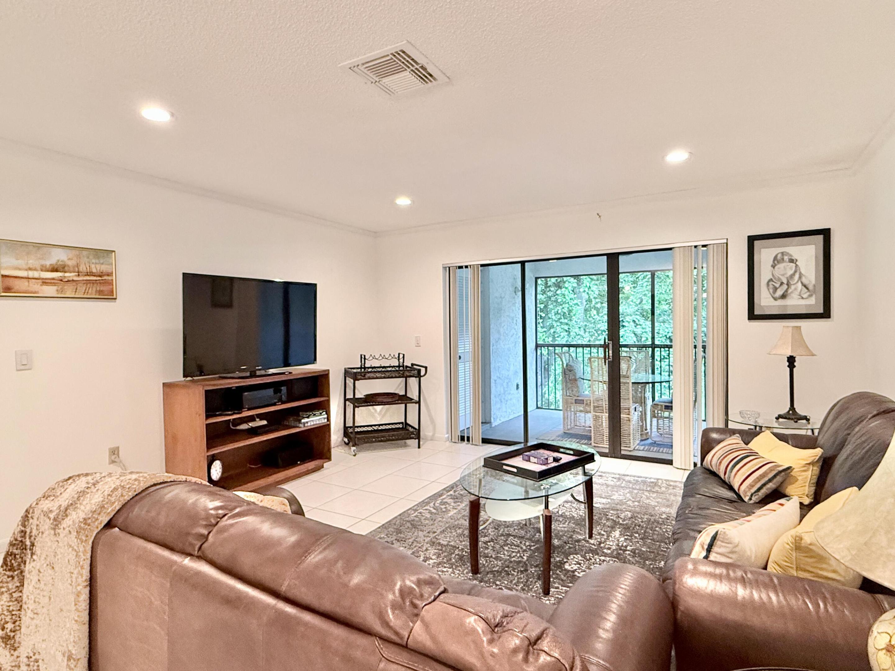 31 STRATFORD Lane W D