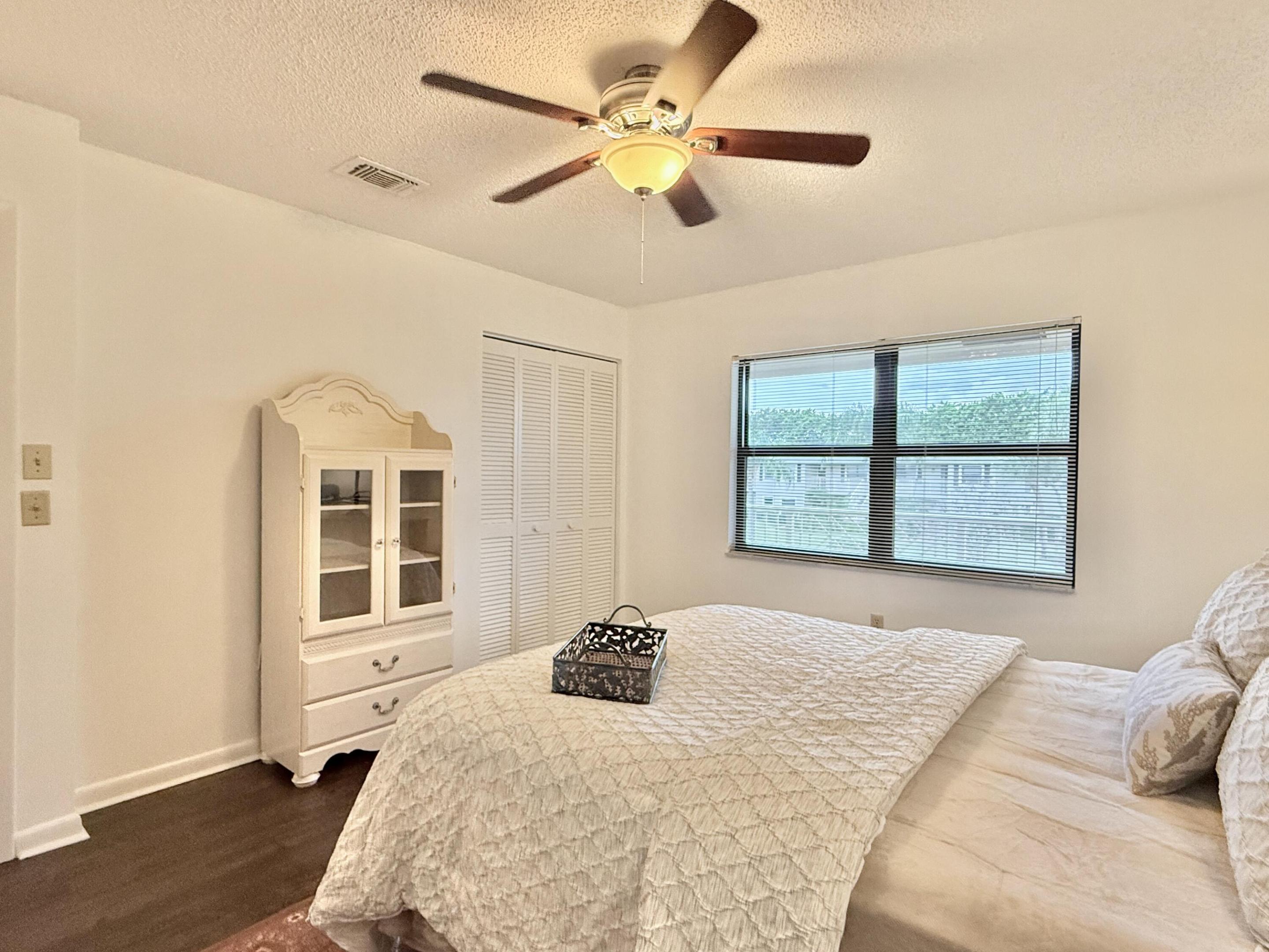 31 STRATFORD Lane W D
