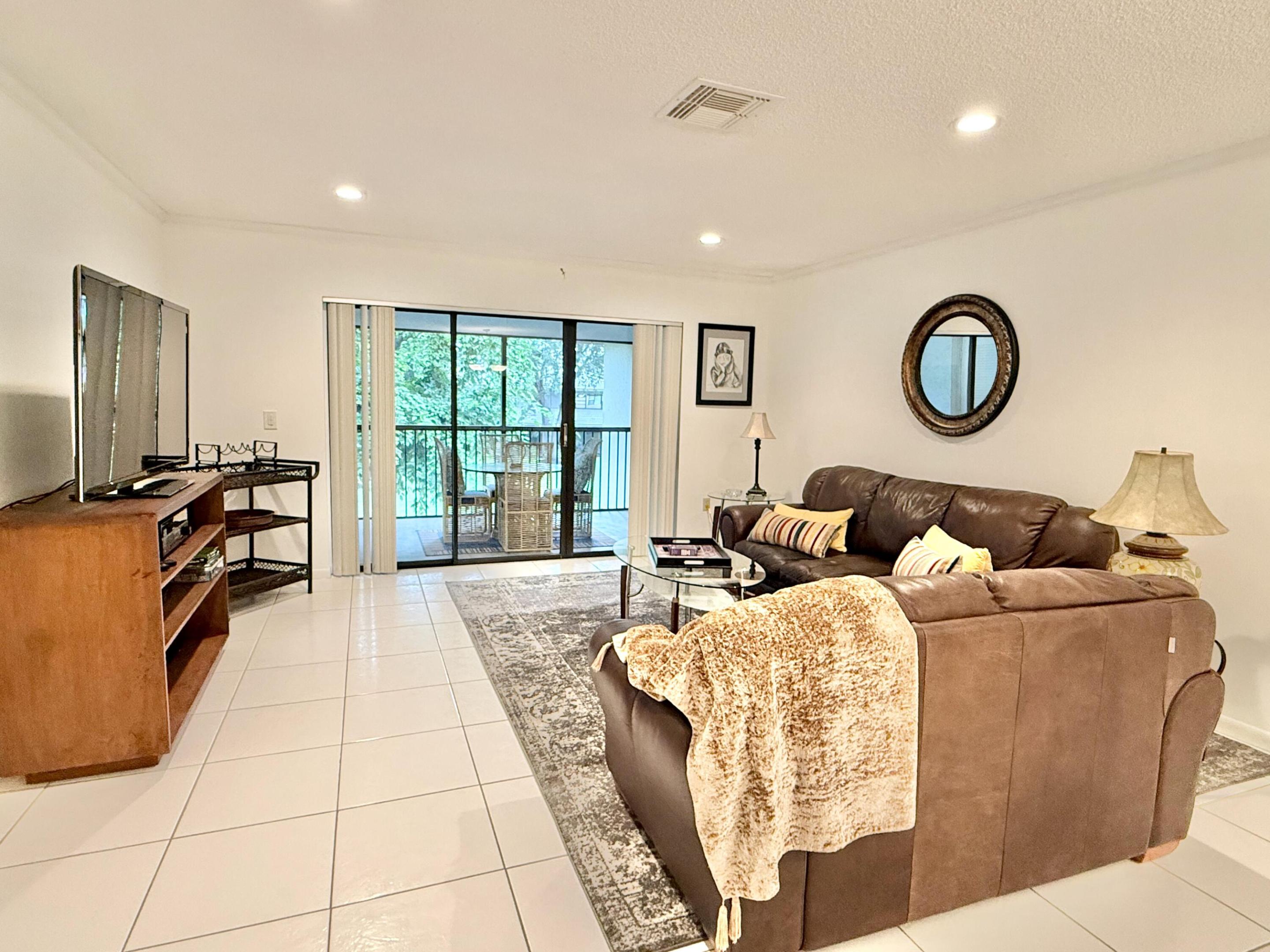 31 STRATFORD Lane W D