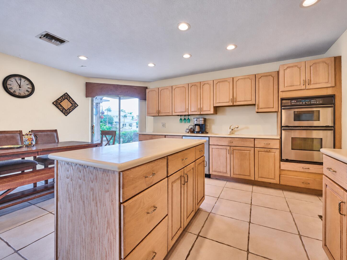 2810 NE 48th Court