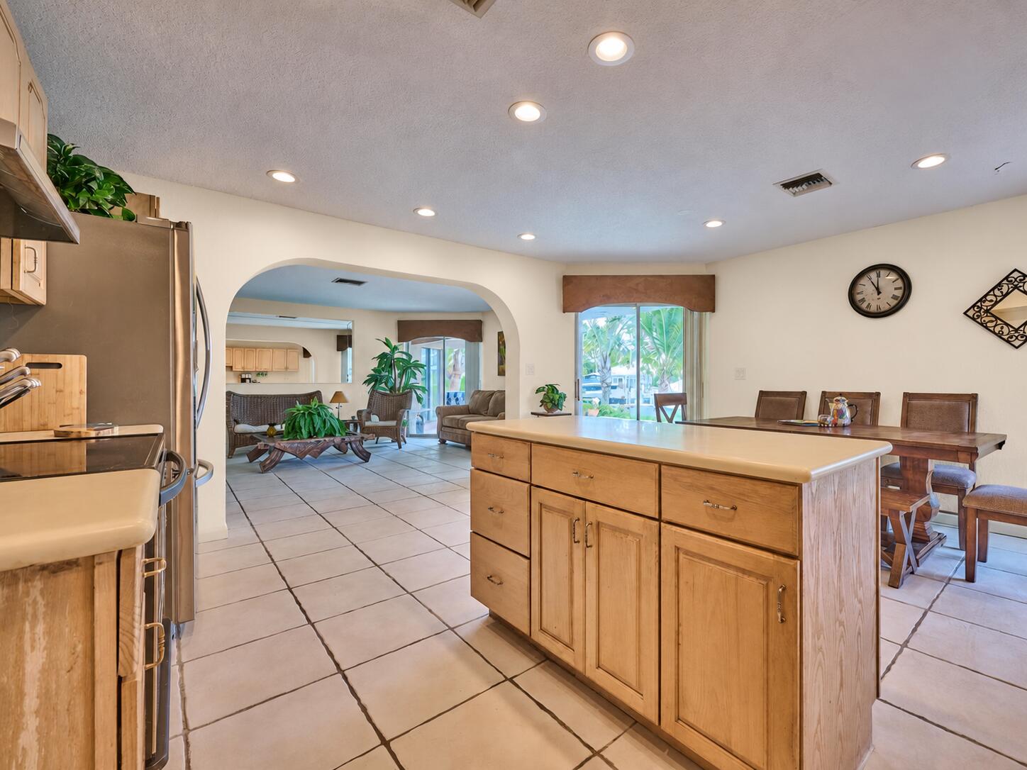 2810 NE 48th Court