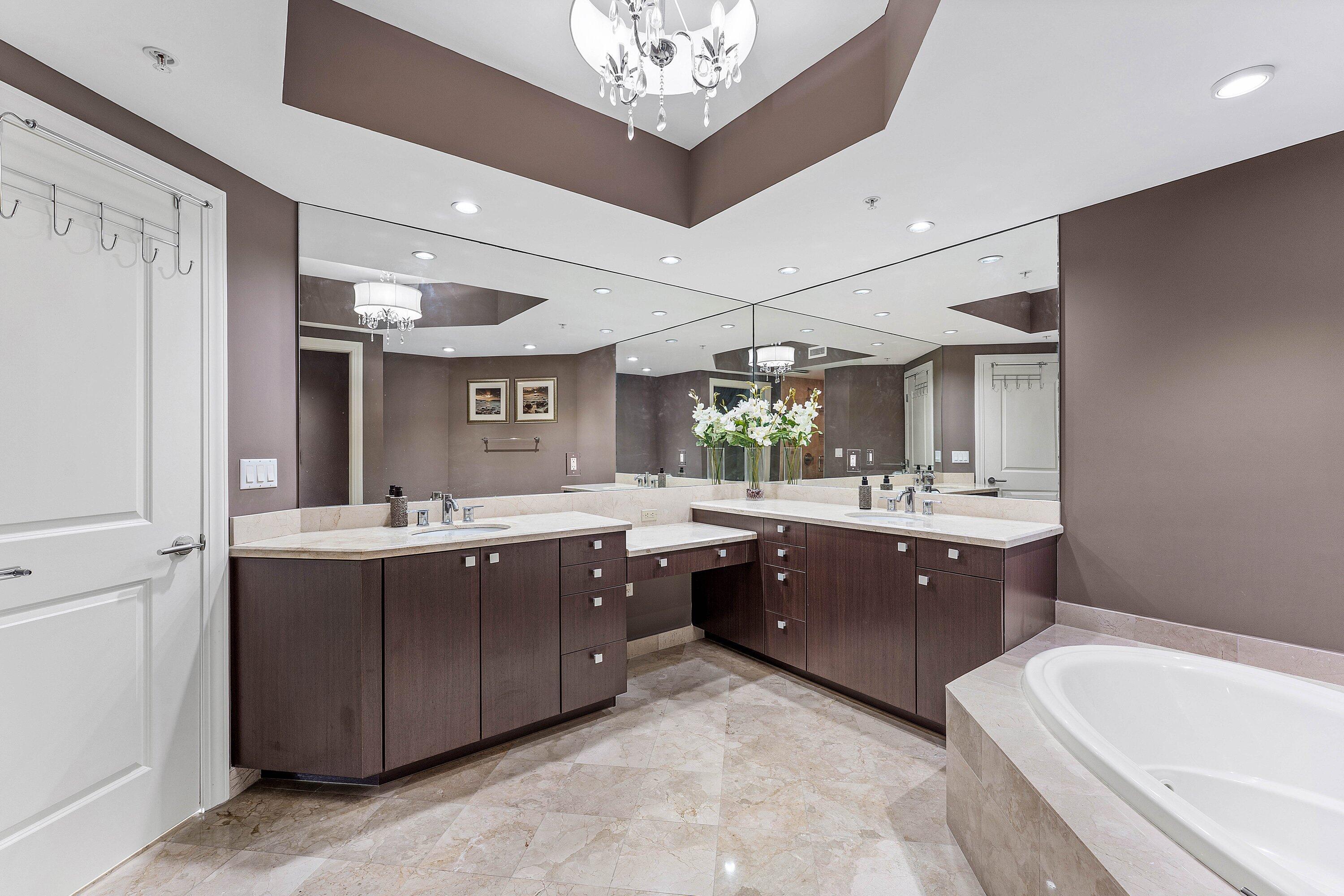 1 N Ocean Boulevard 806