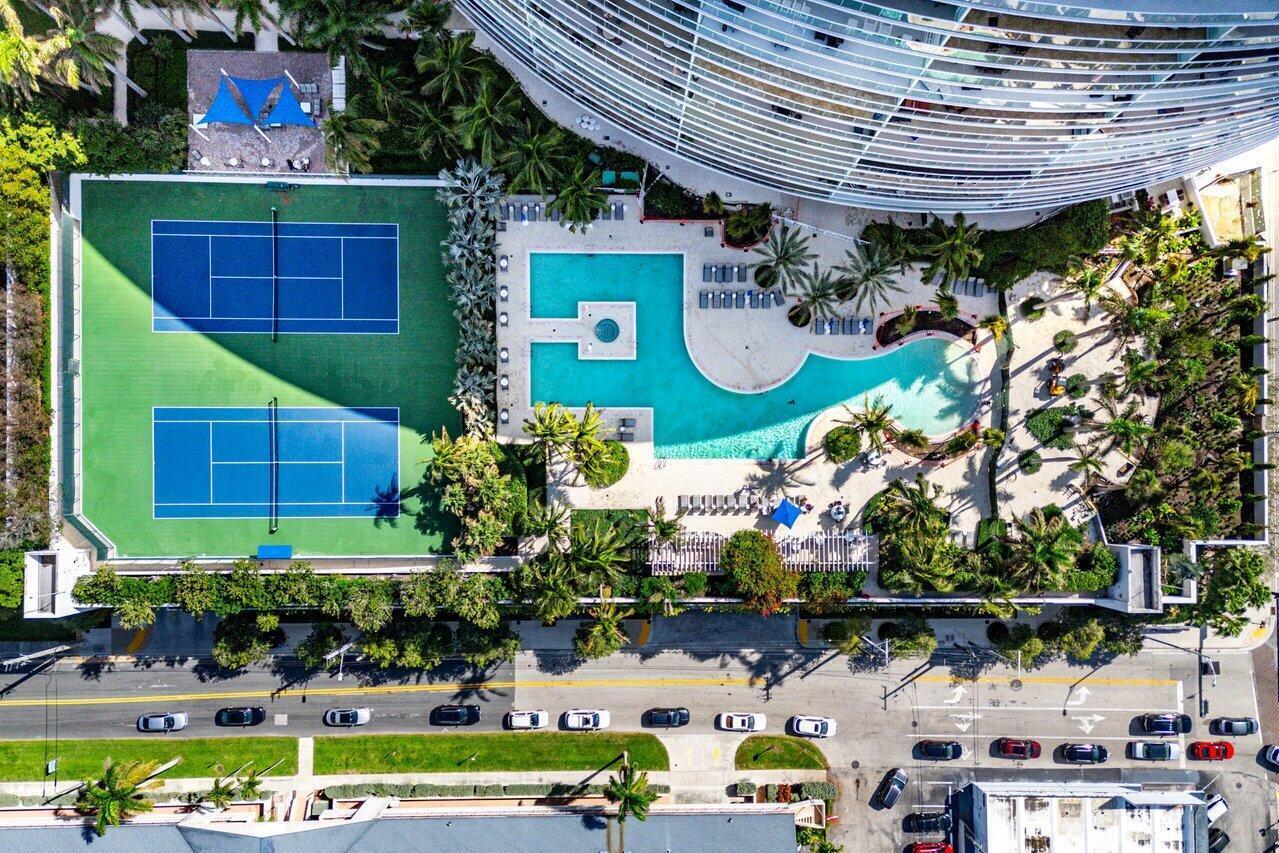 1 N Ocean Boulevard 806