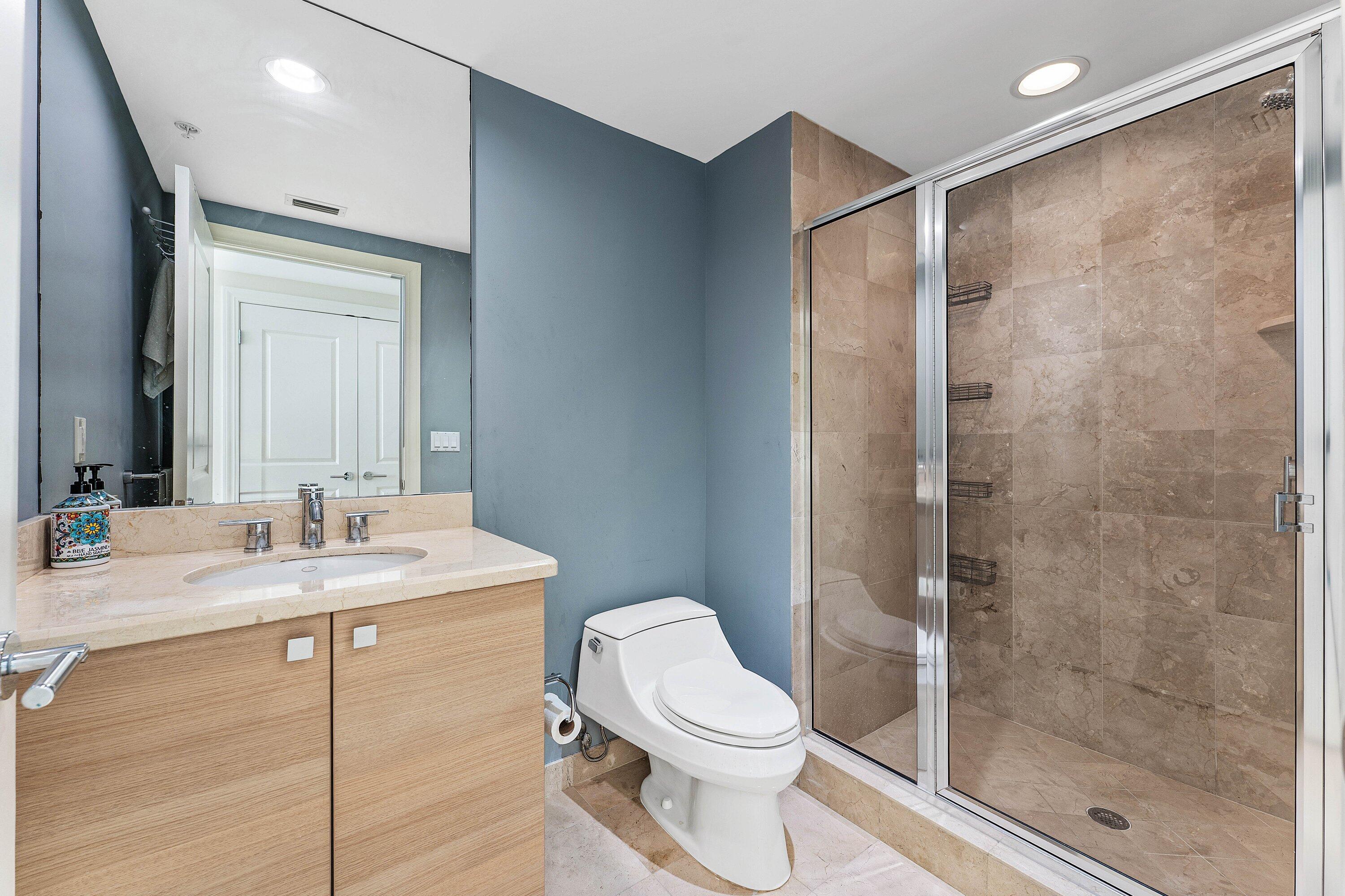 1 N Ocean Boulevard 806