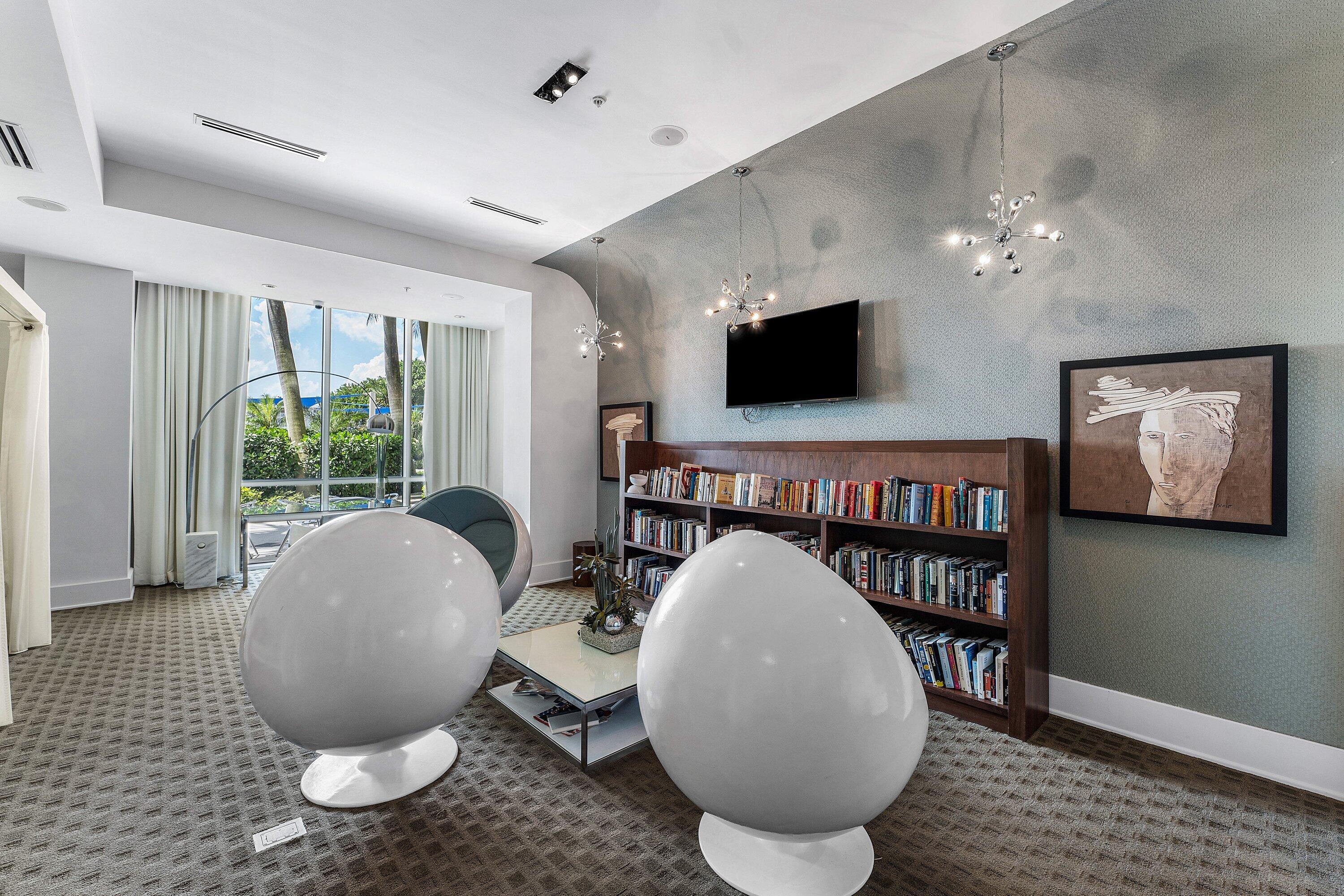 1 N Ocean Boulevard 806