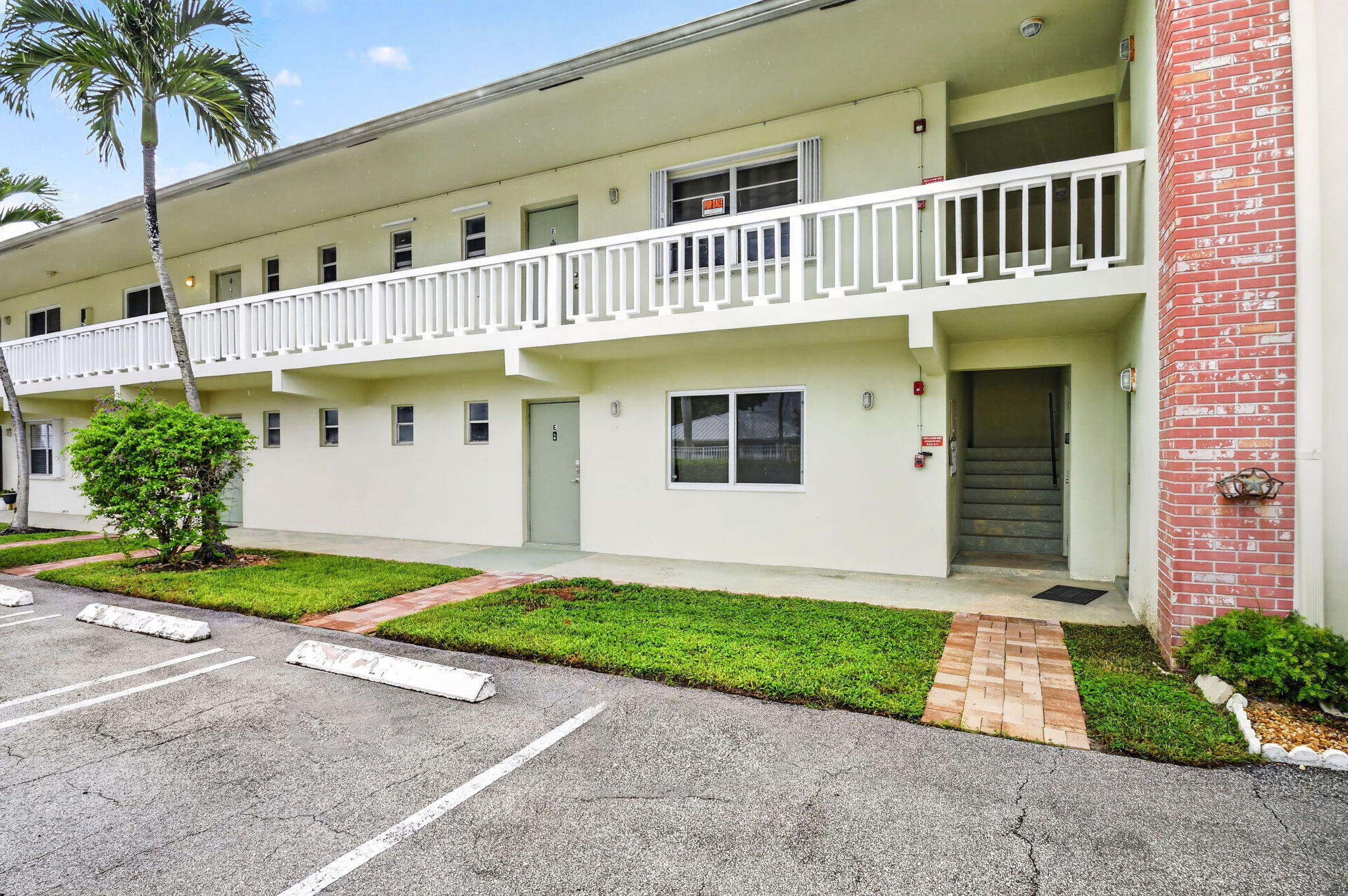 658 NE 6TH Court E E