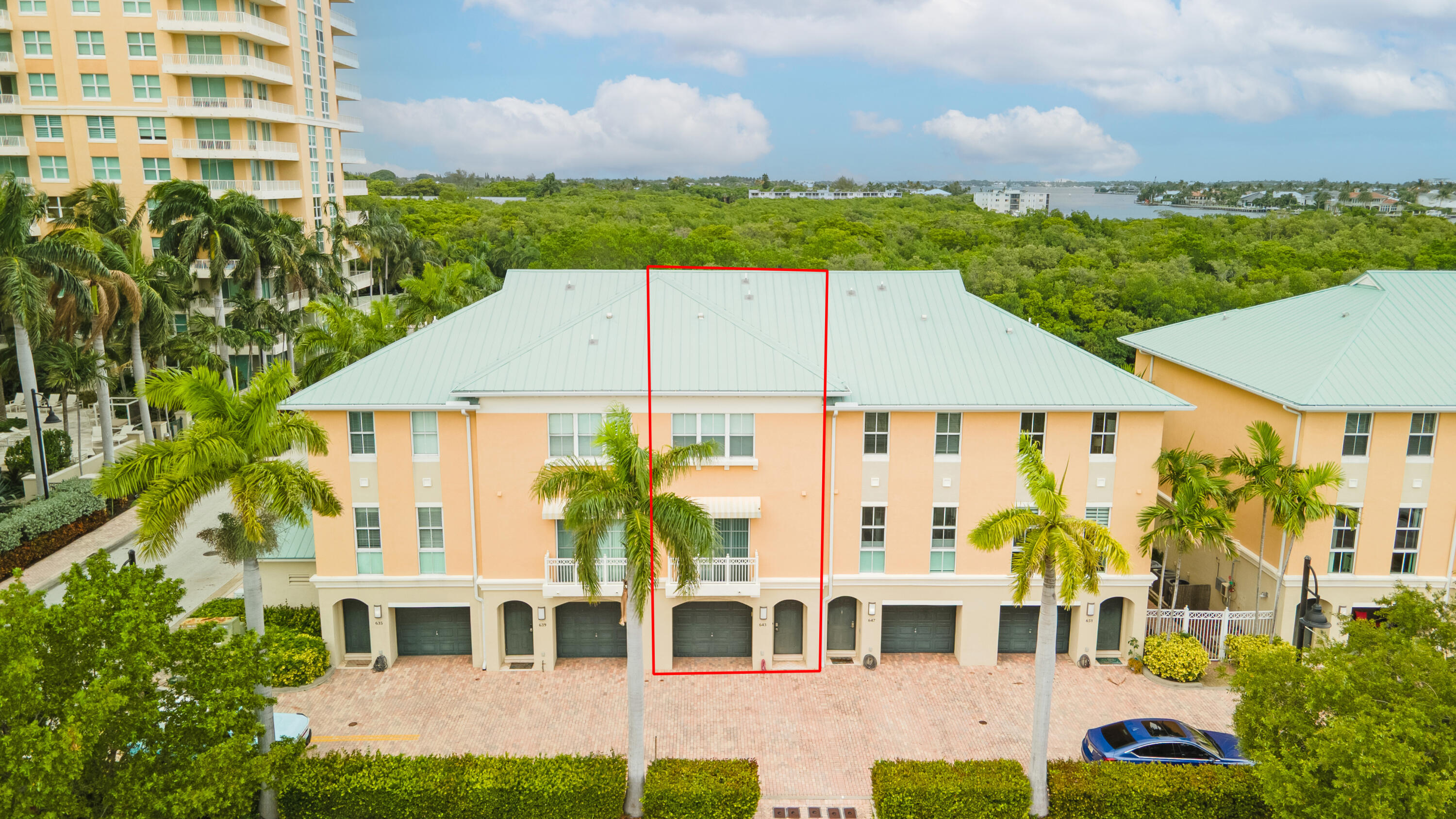 643 CASA LOMA Boulevard