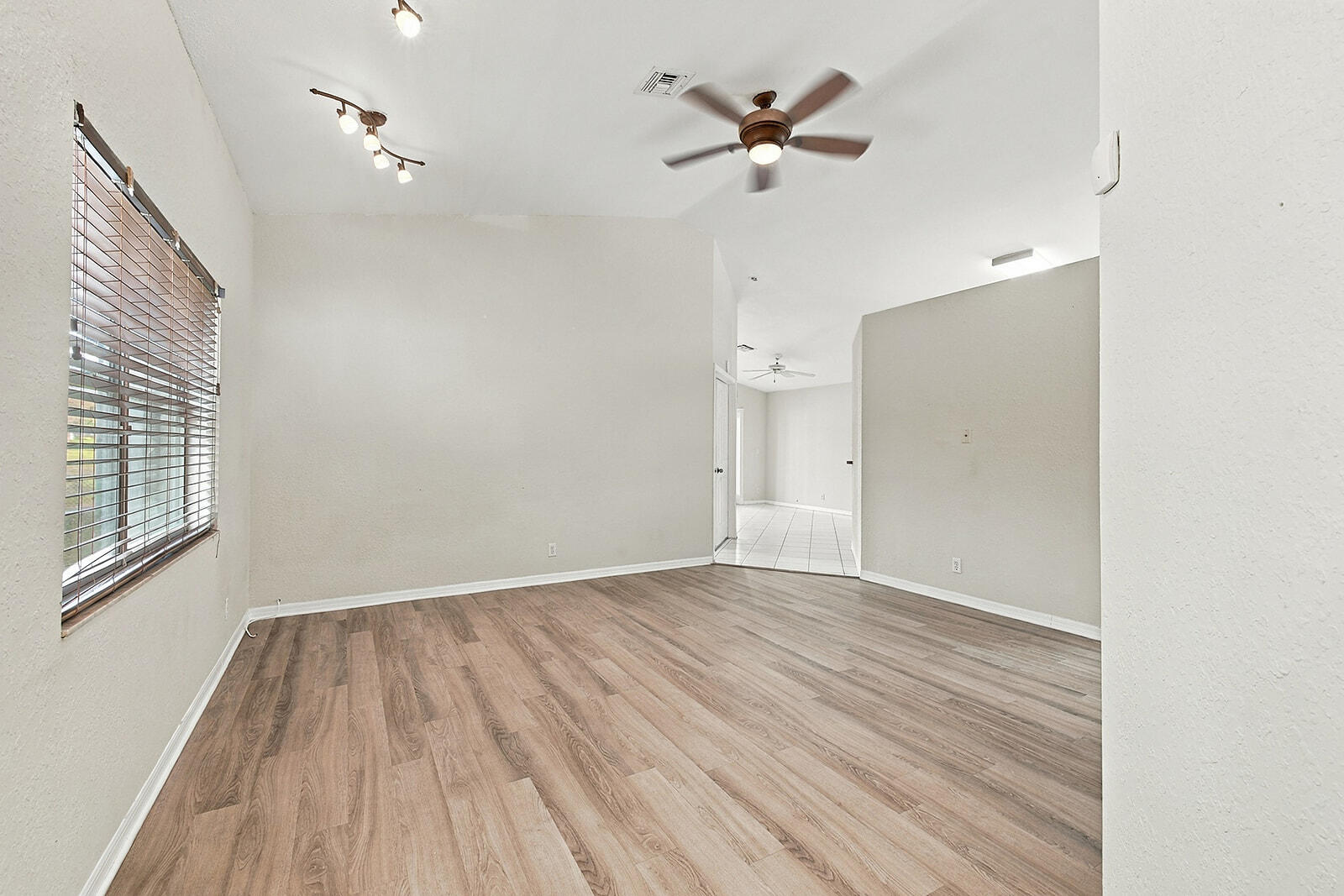 10627 NW 7TH Street