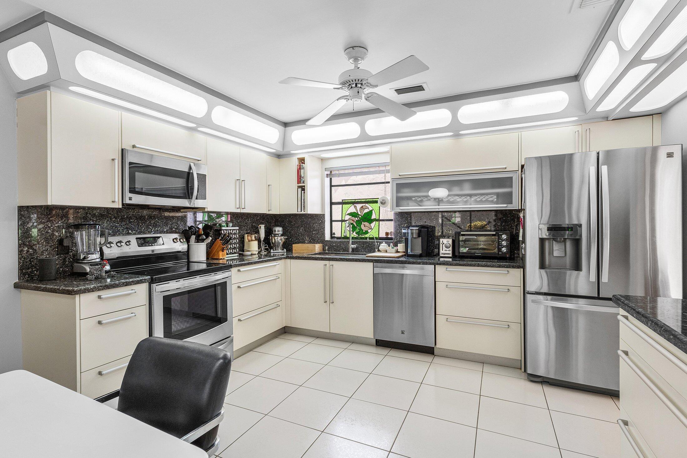 56 WOODS Lane 0560