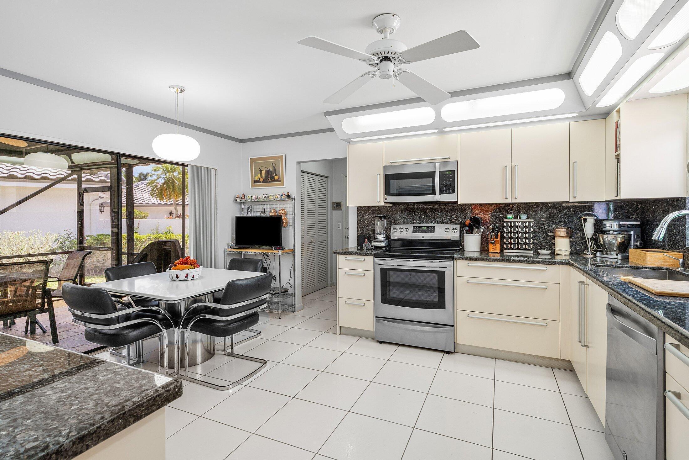 56 WOODS Lane 0560