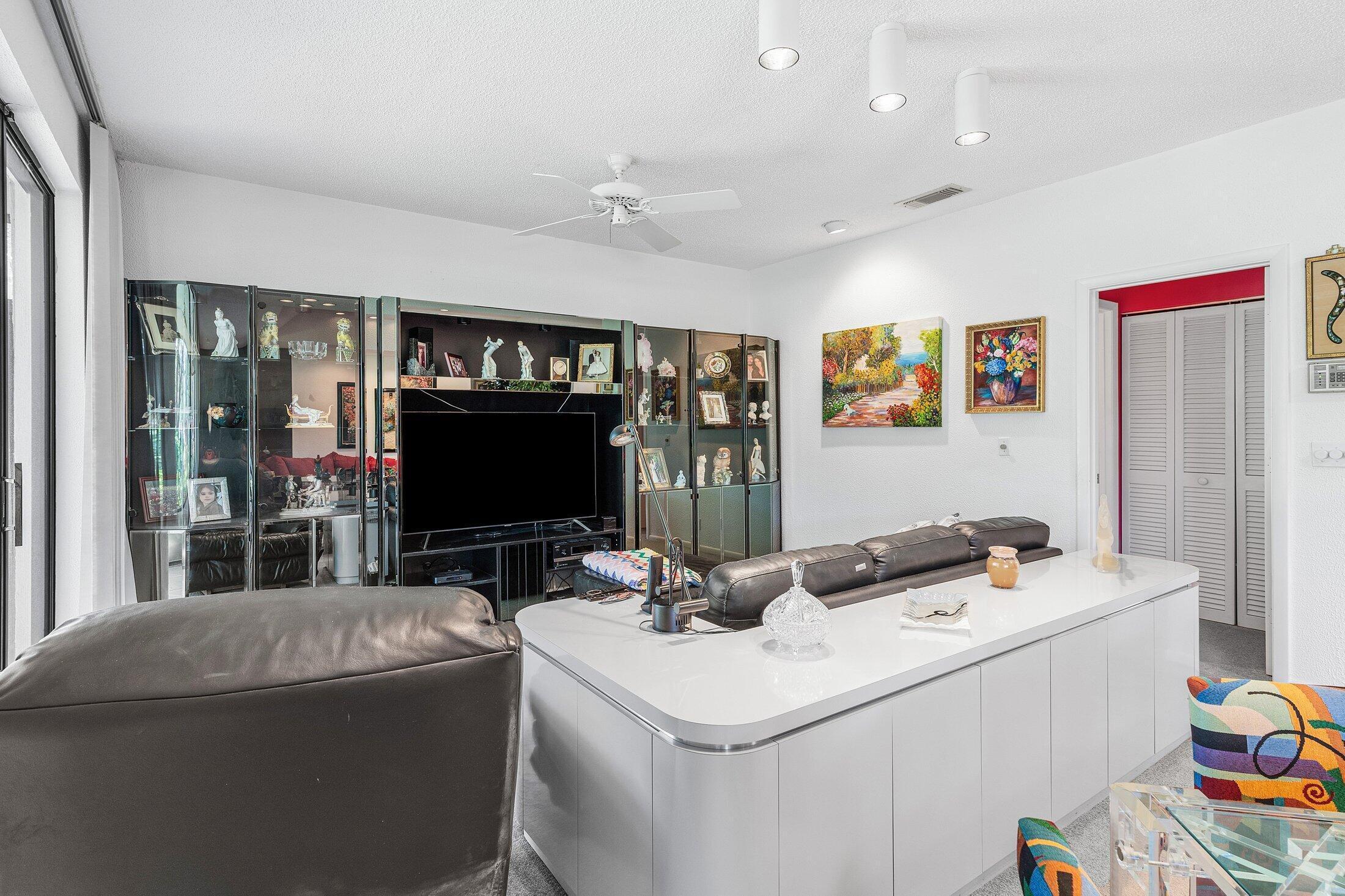 56 WOODS Lane 0560