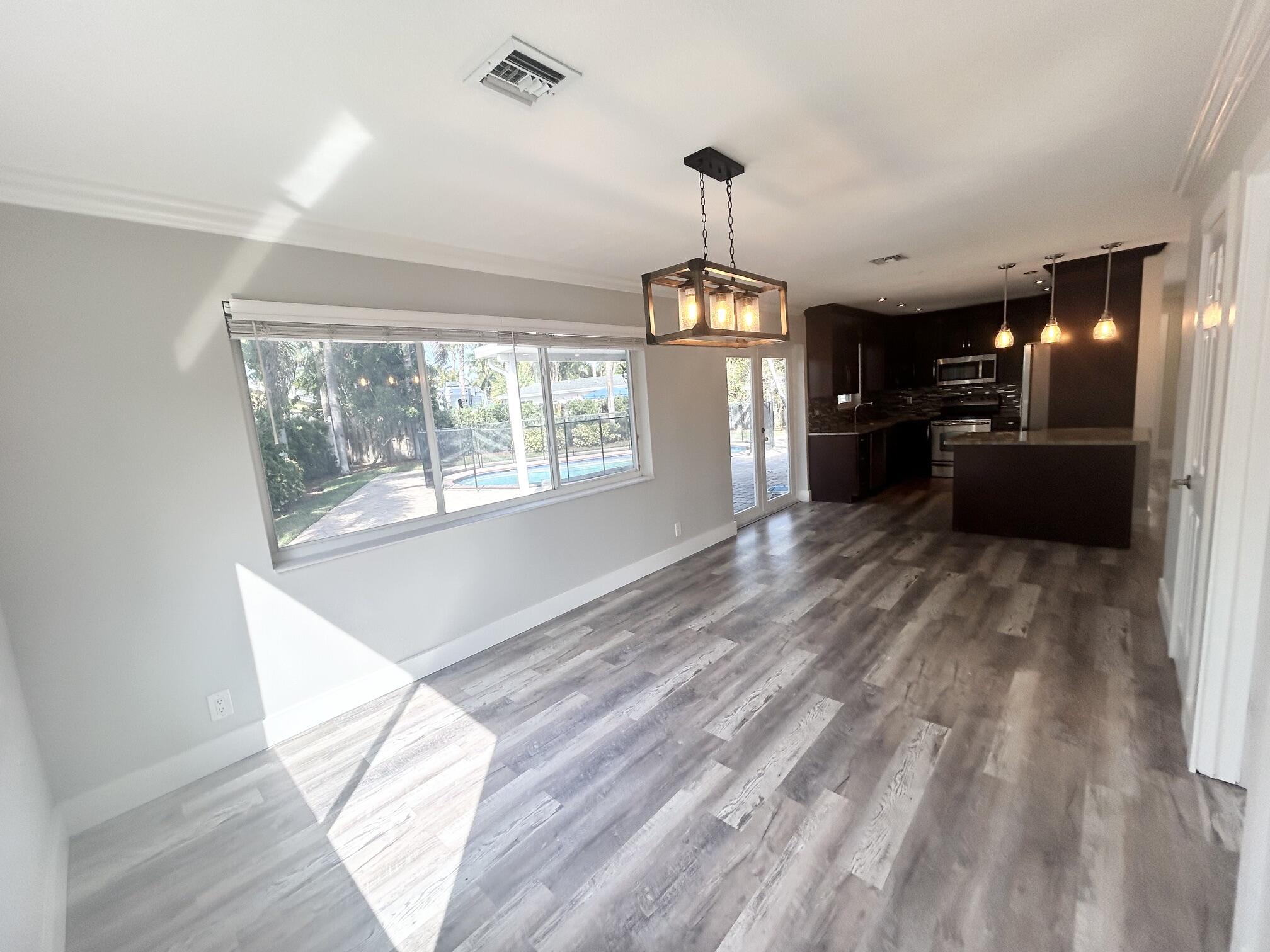 328 SE 6TH Avenue