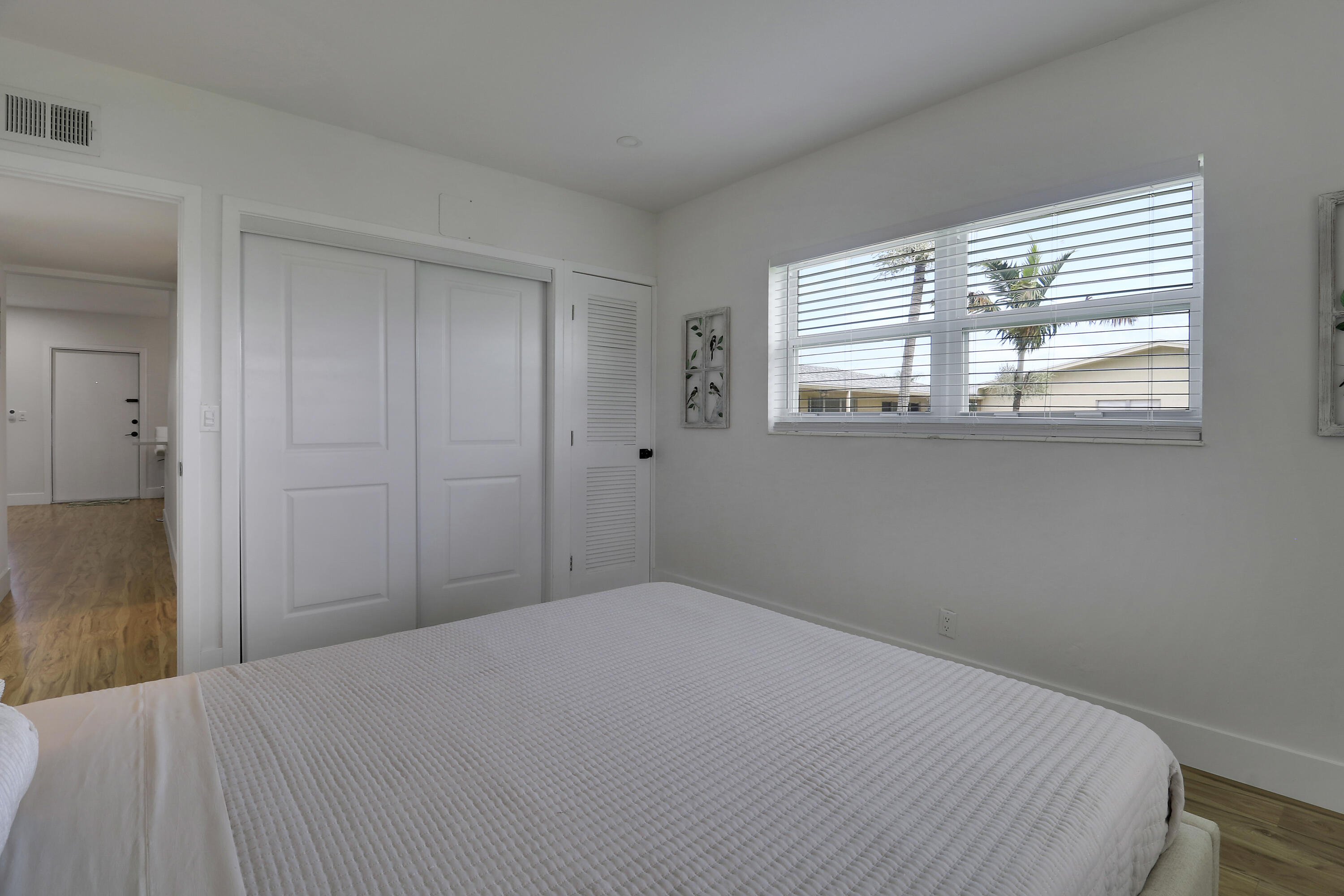 112 Salisbury E