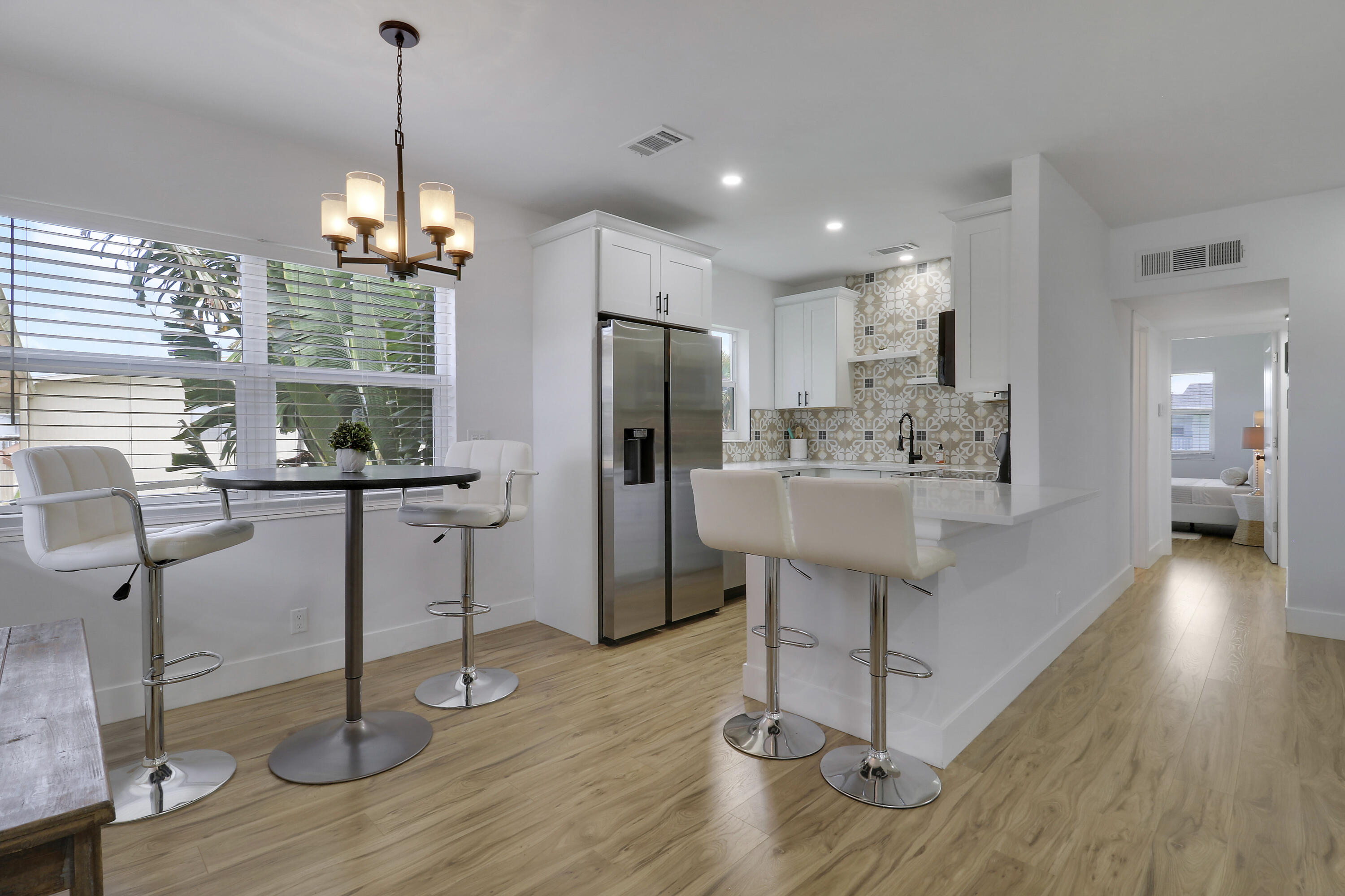 112 Salisbury E