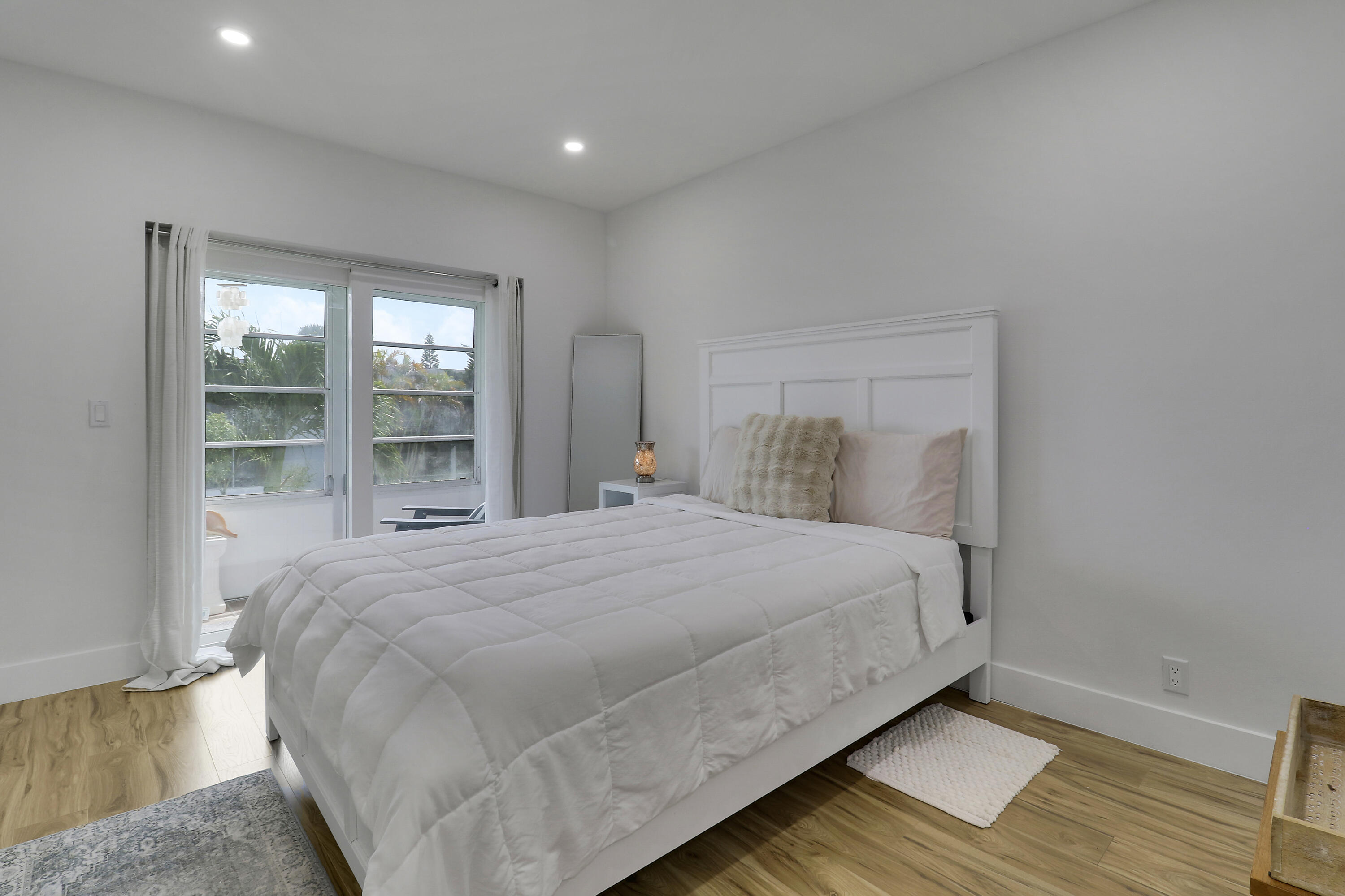 112 Salisbury E