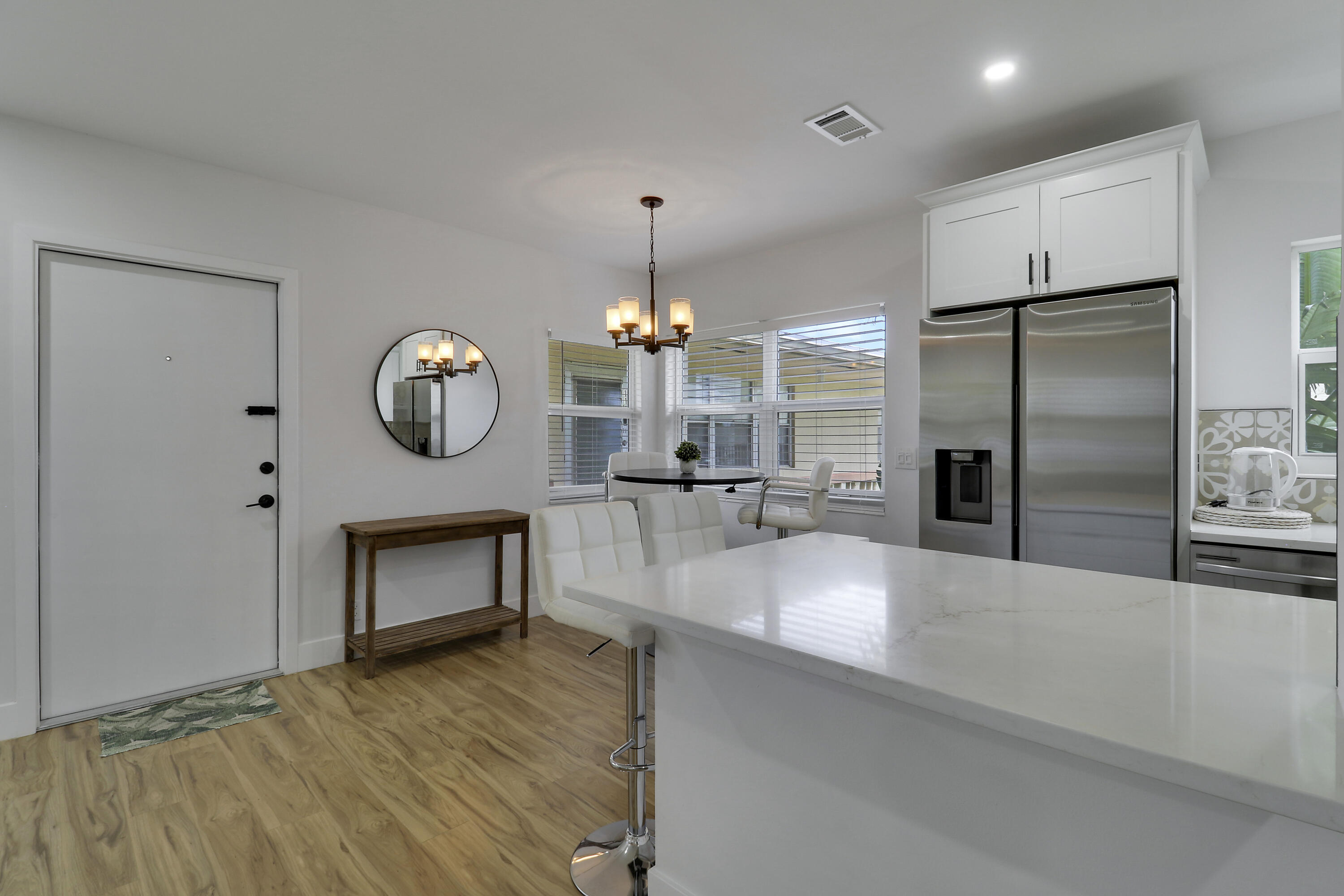 112 Salisbury E