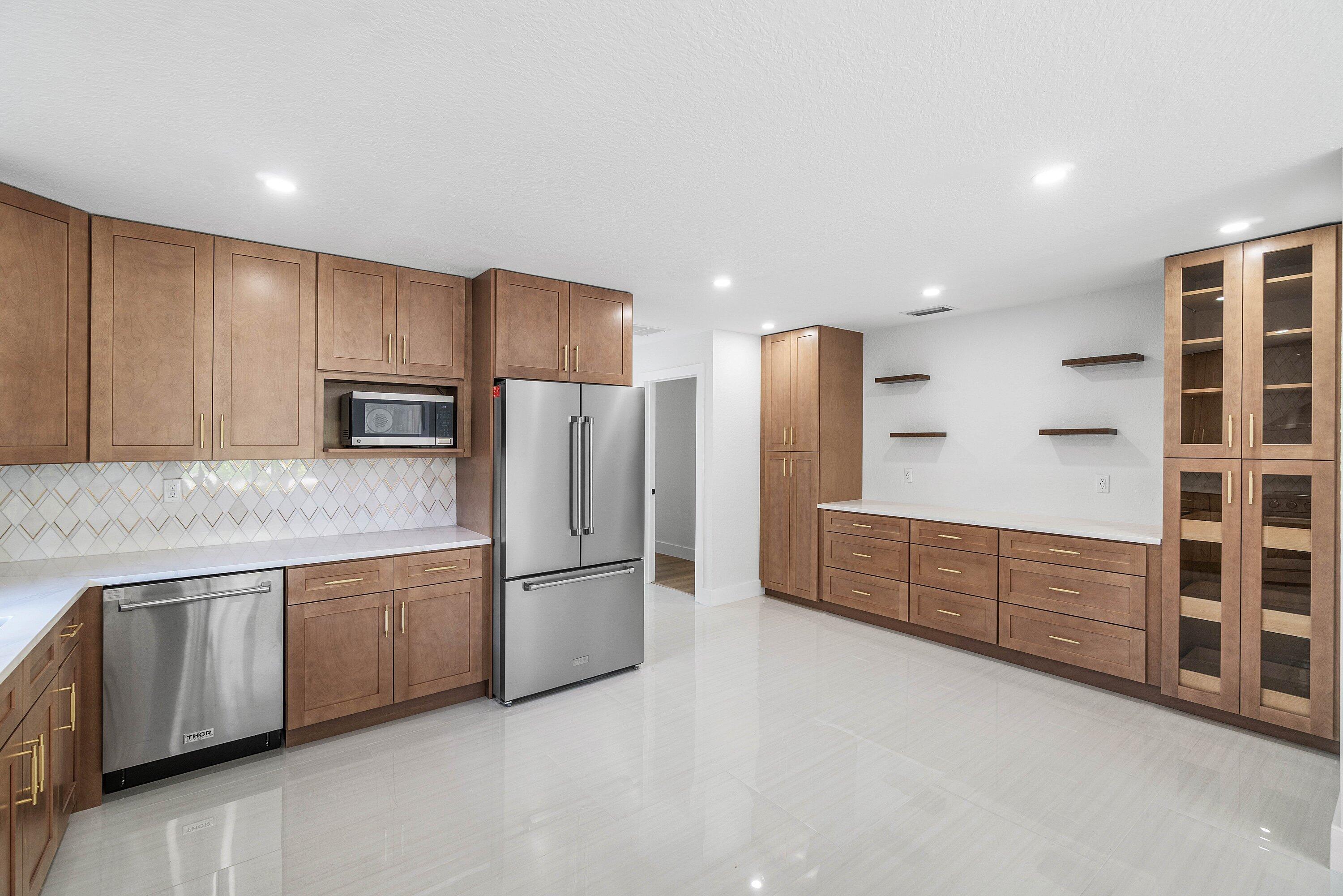 4879 LINCOLN Road