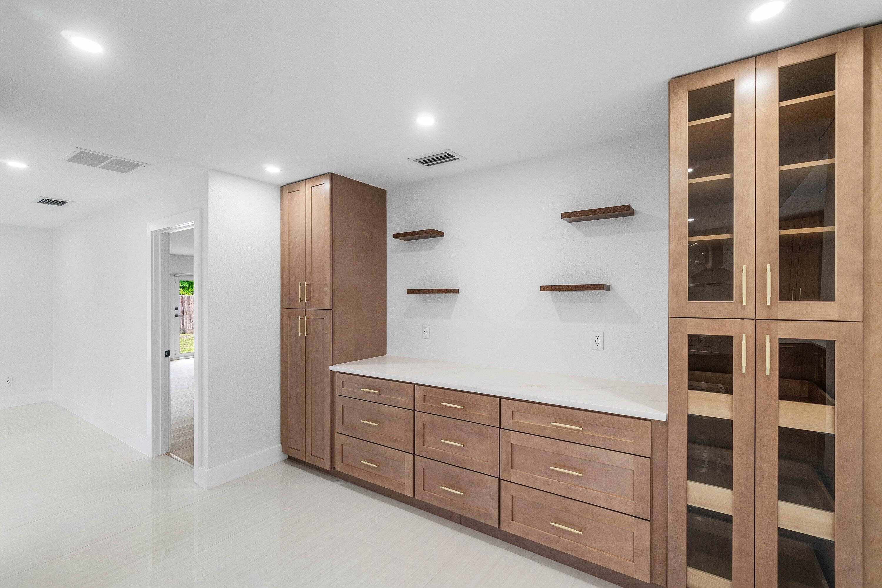 4879 LINCOLN Road