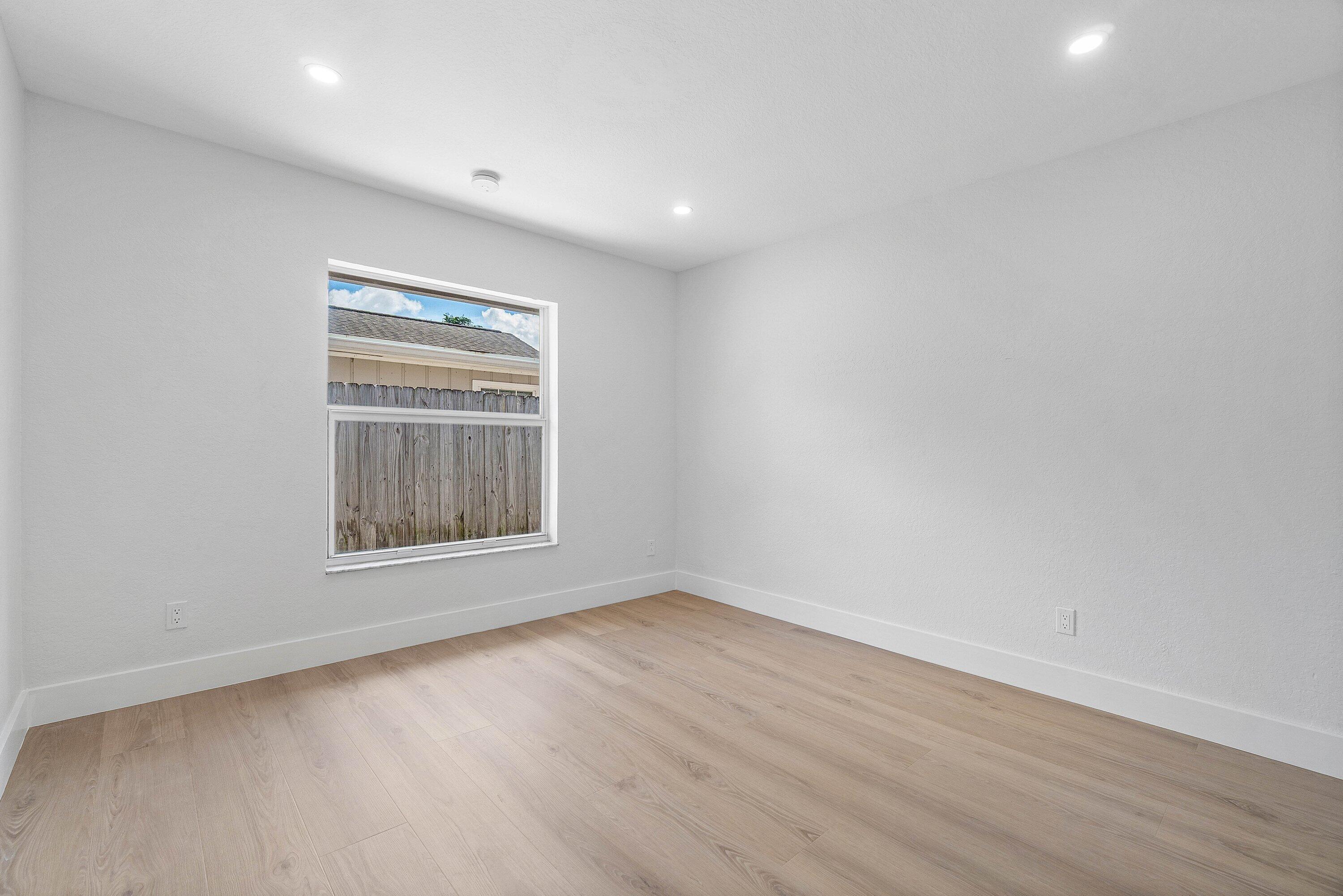 4879 LINCOLN Road