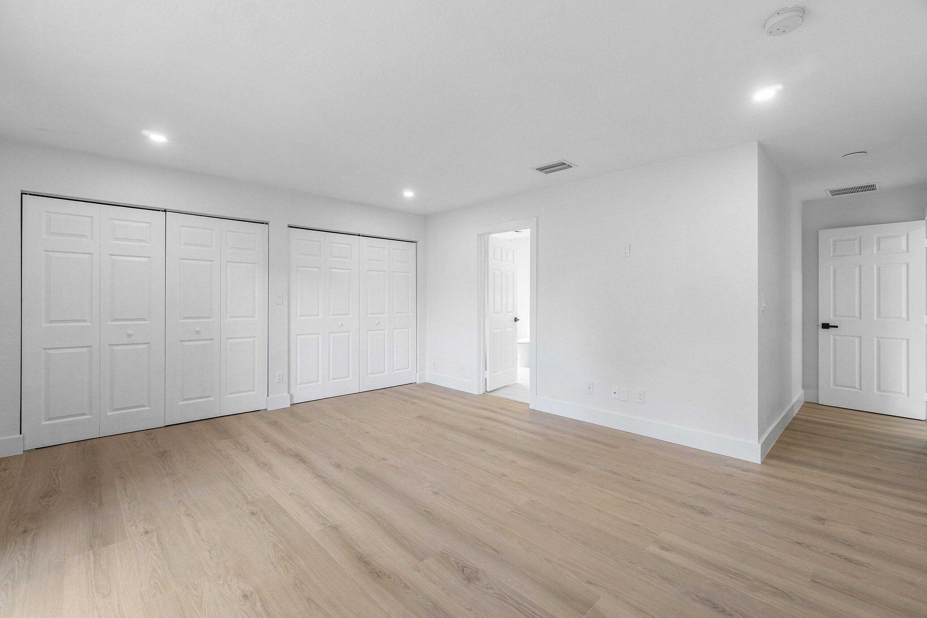 4879 LINCOLN Road