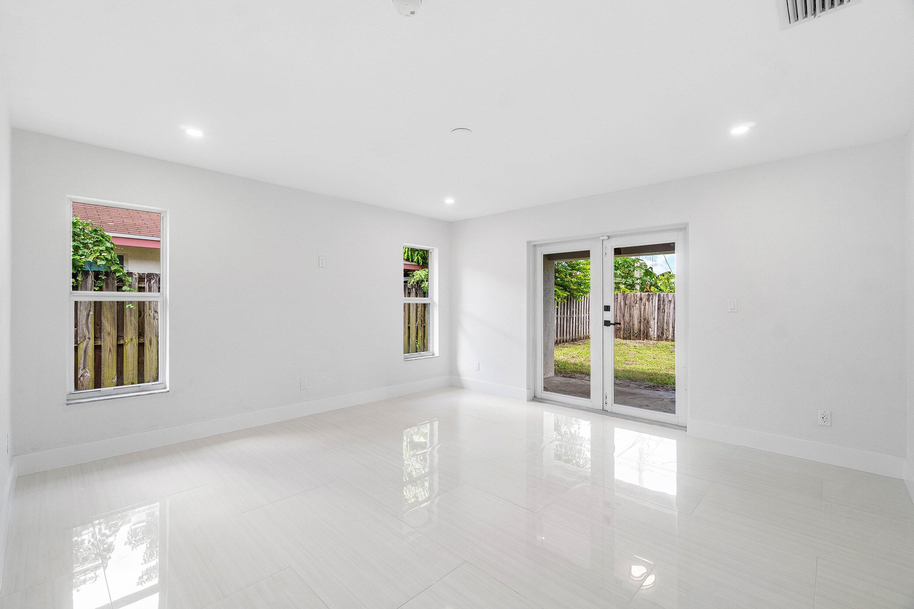 4879 LINCOLN Road