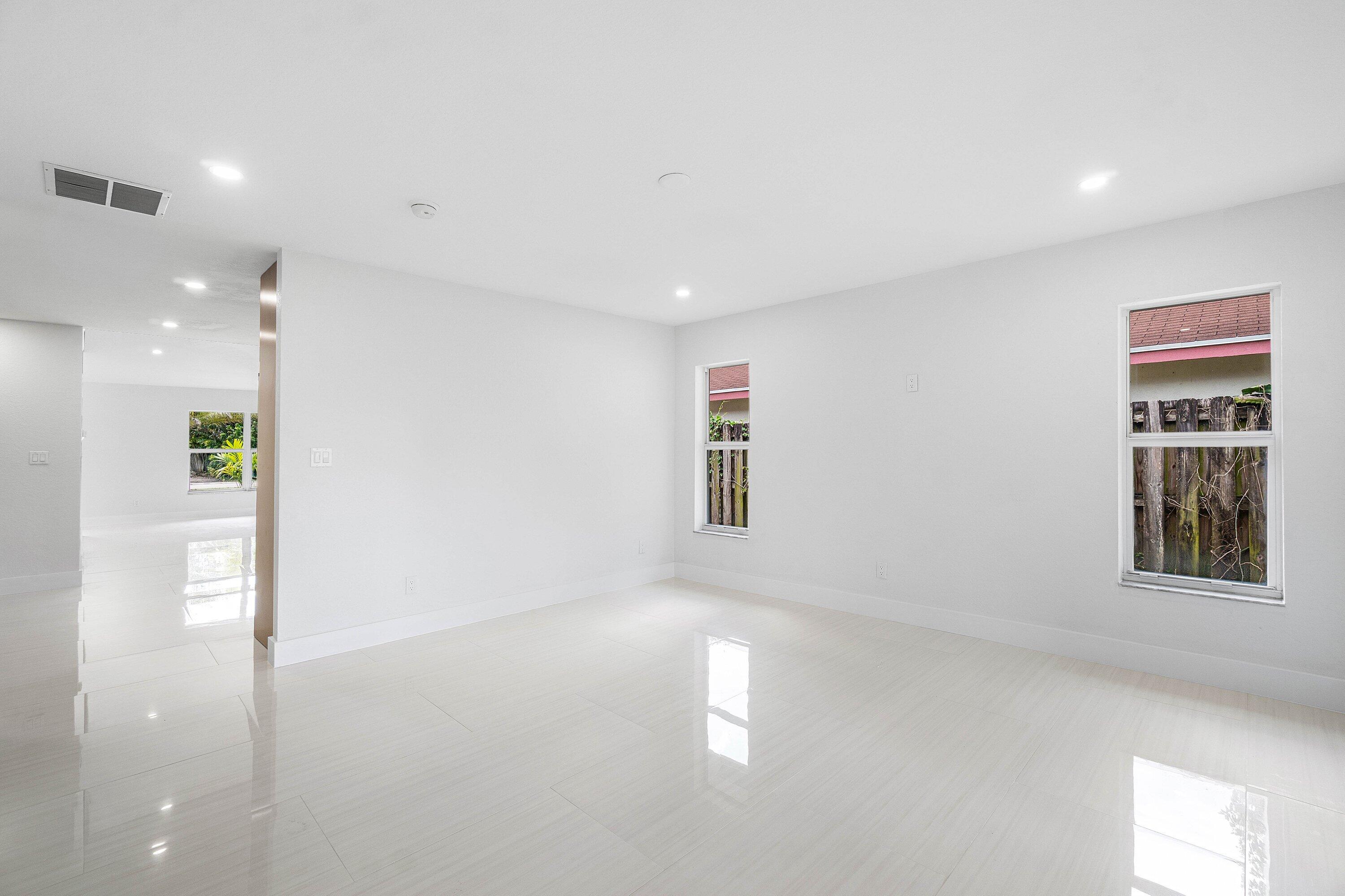 4879 LINCOLN Road