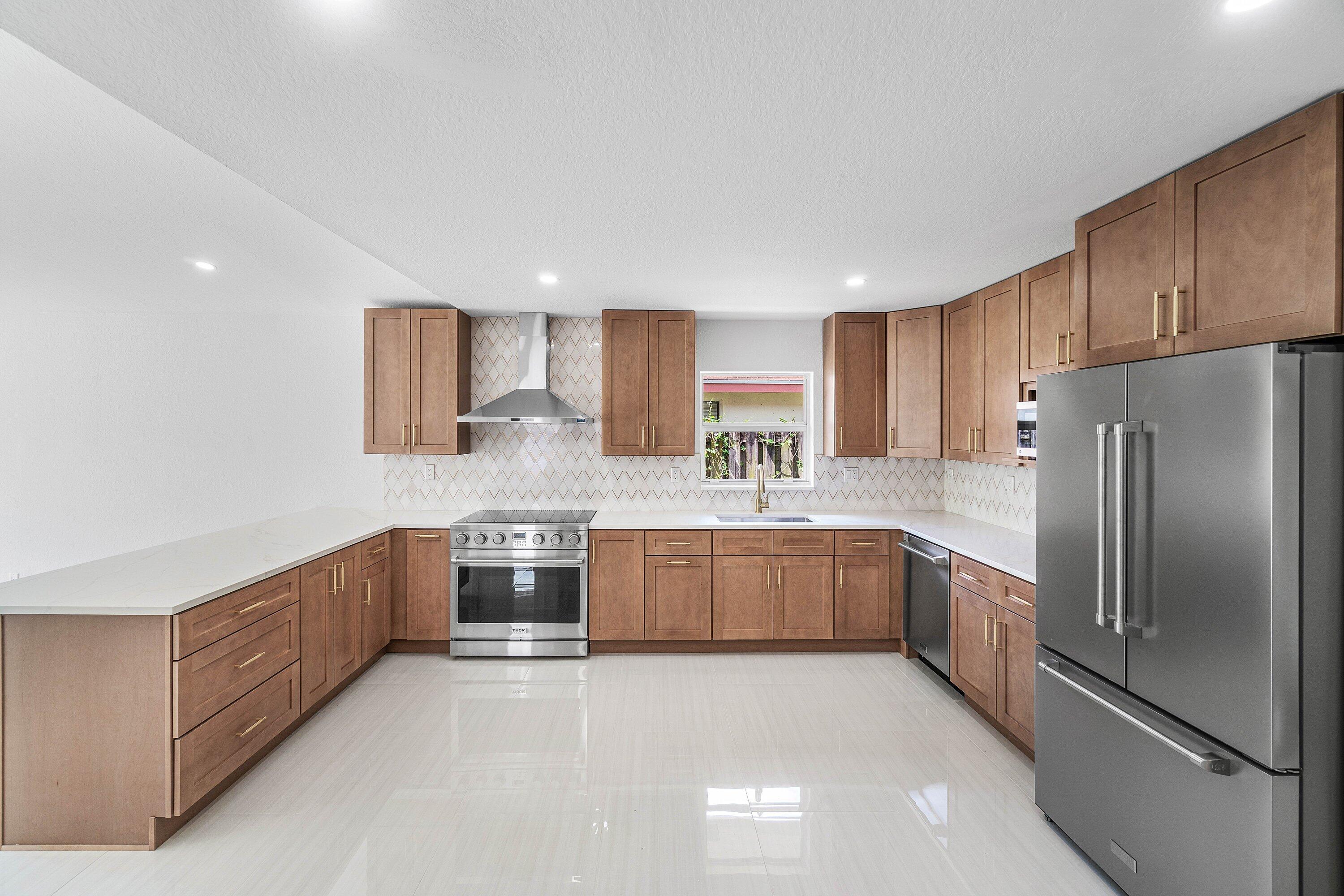 4879 LINCOLN Road