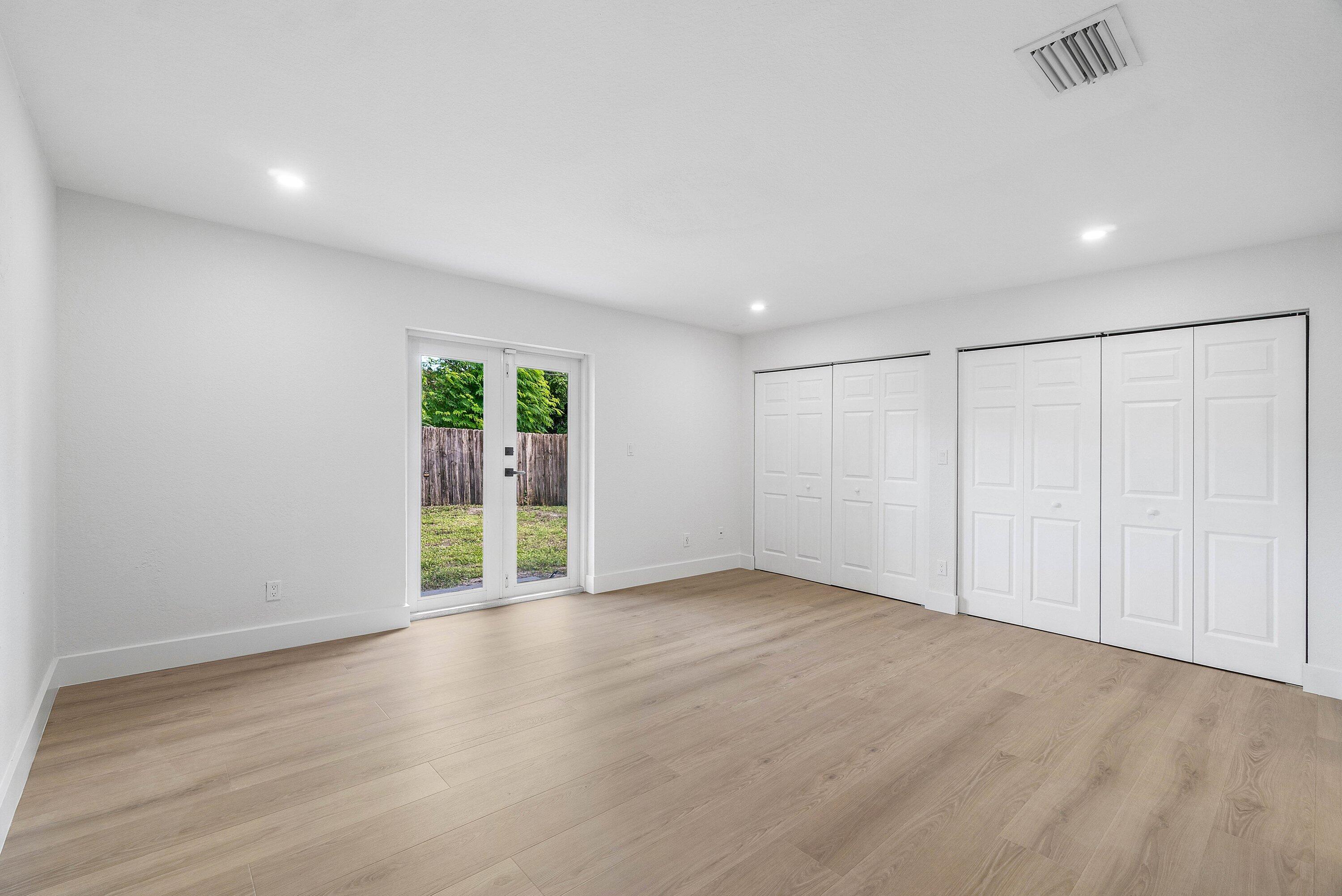 4879 LINCOLN Road
