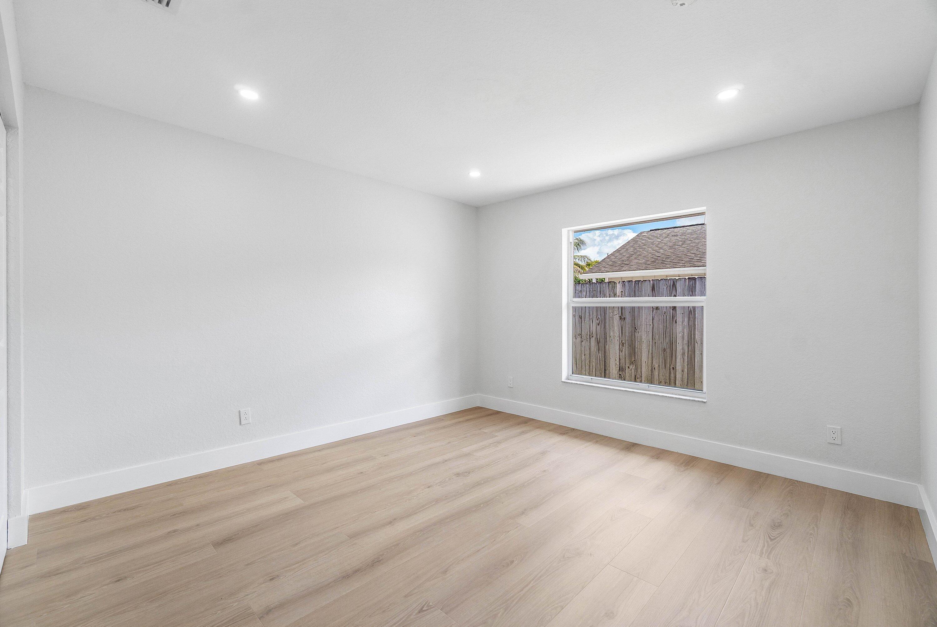 4879 LINCOLN Road