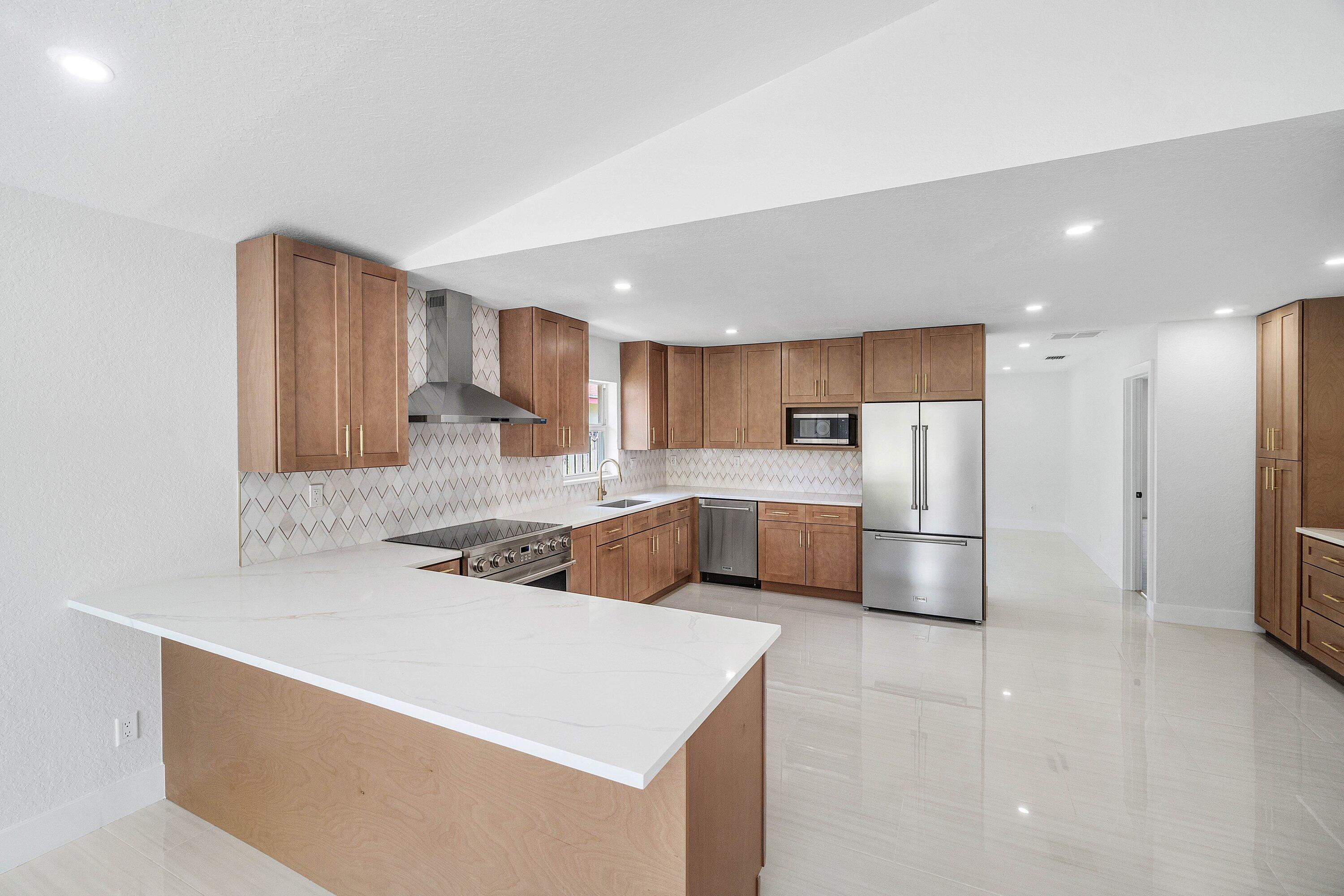 4879 LINCOLN Road
