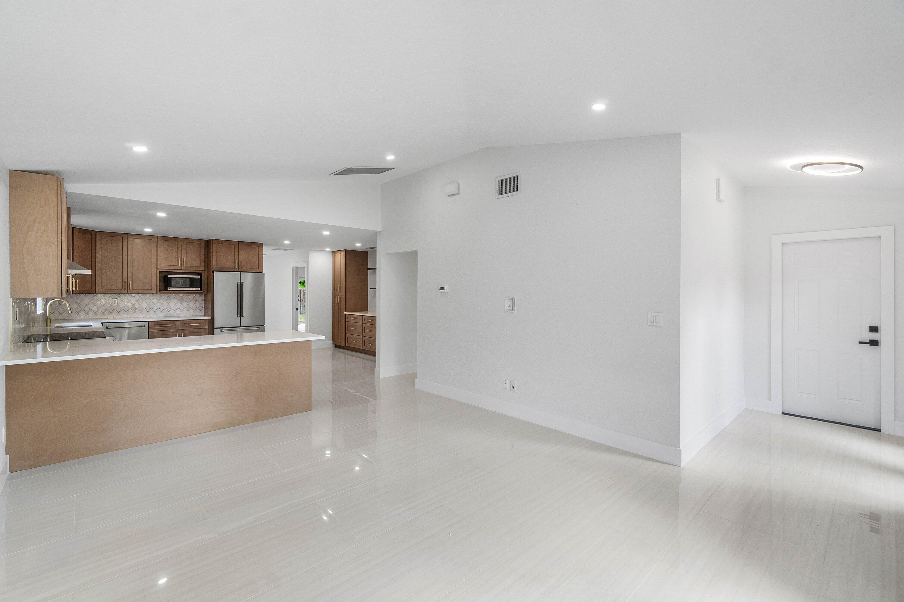 4879 LINCOLN Road