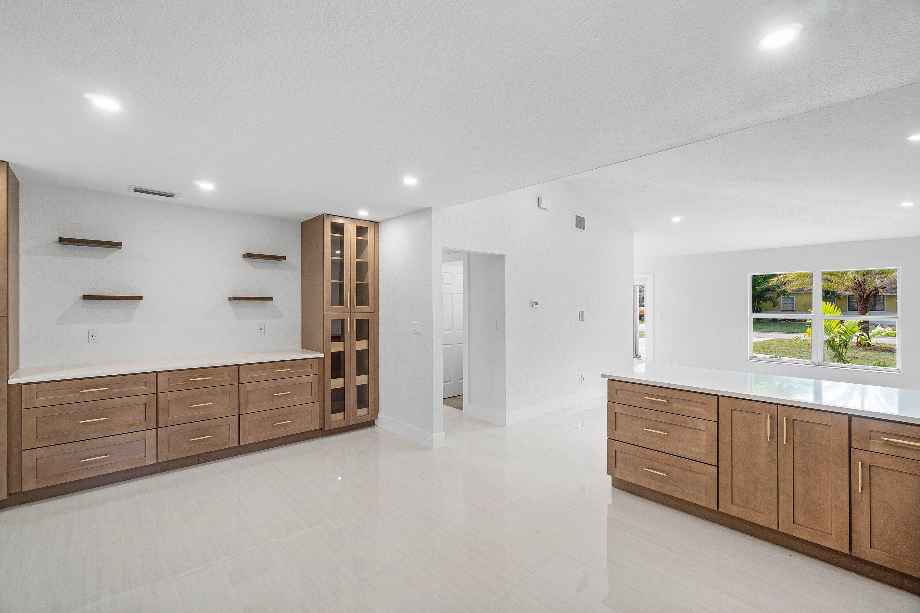 4879 LINCOLN Road