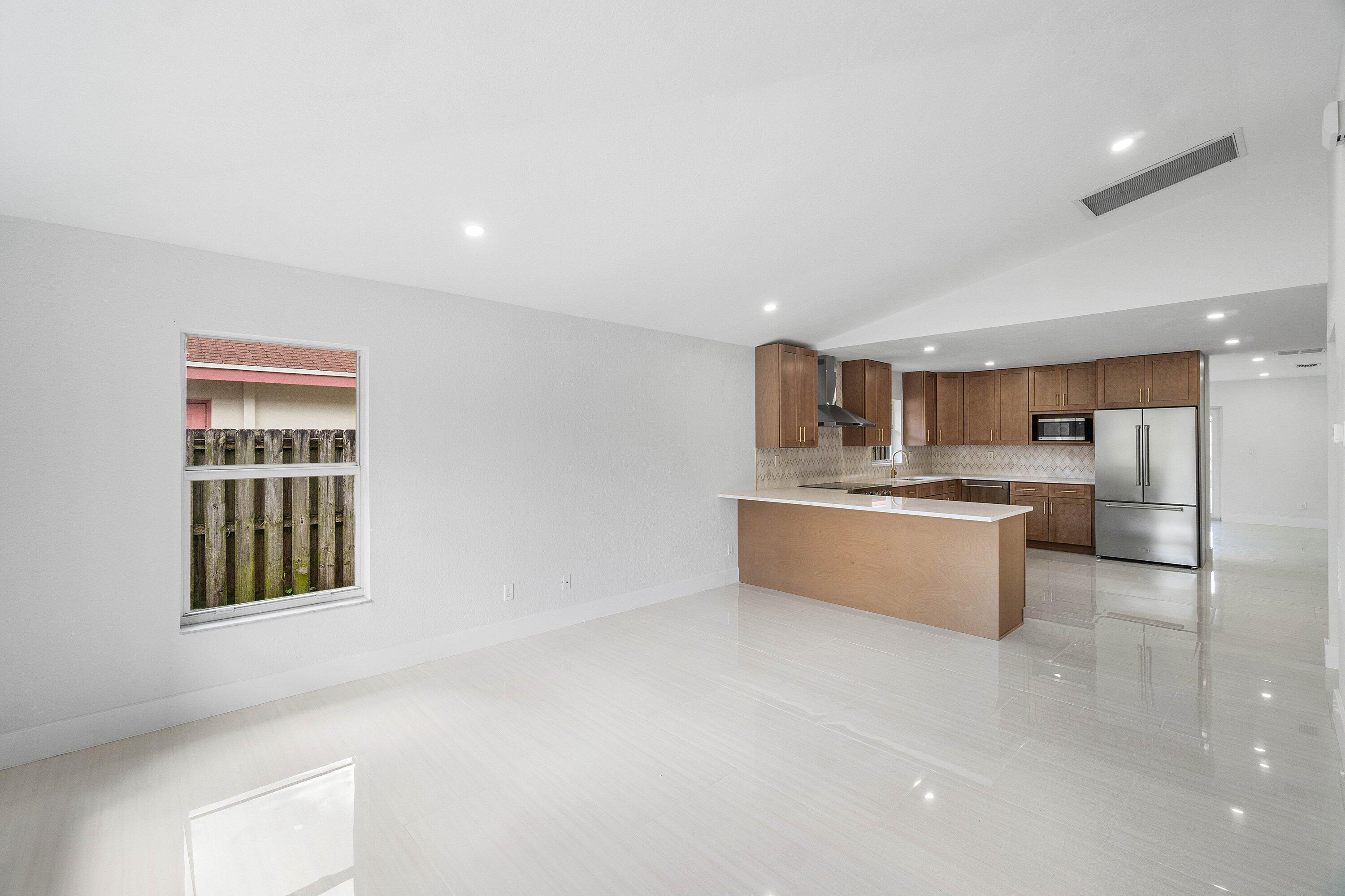 4879 LINCOLN Road