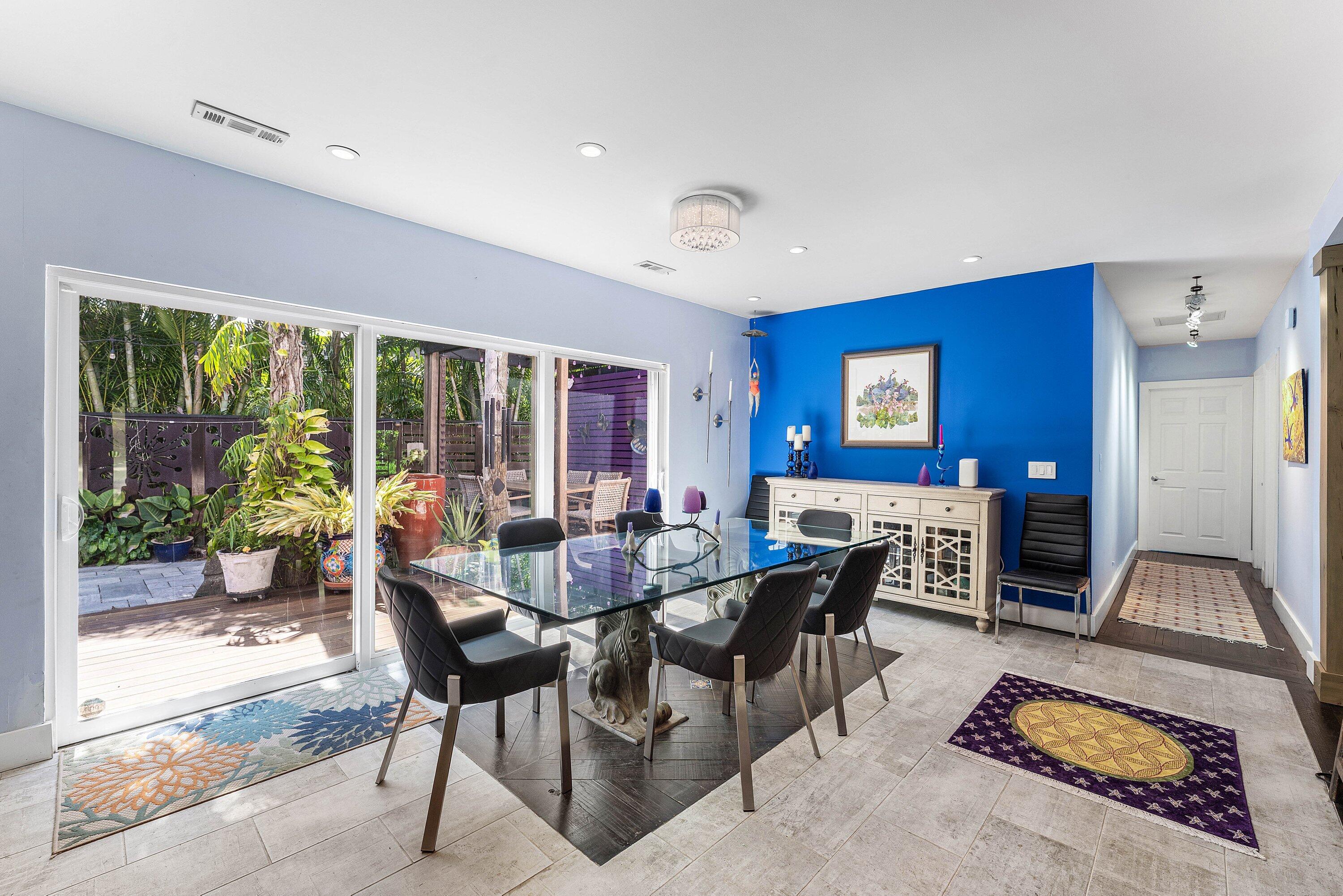 742 PARK Drive W