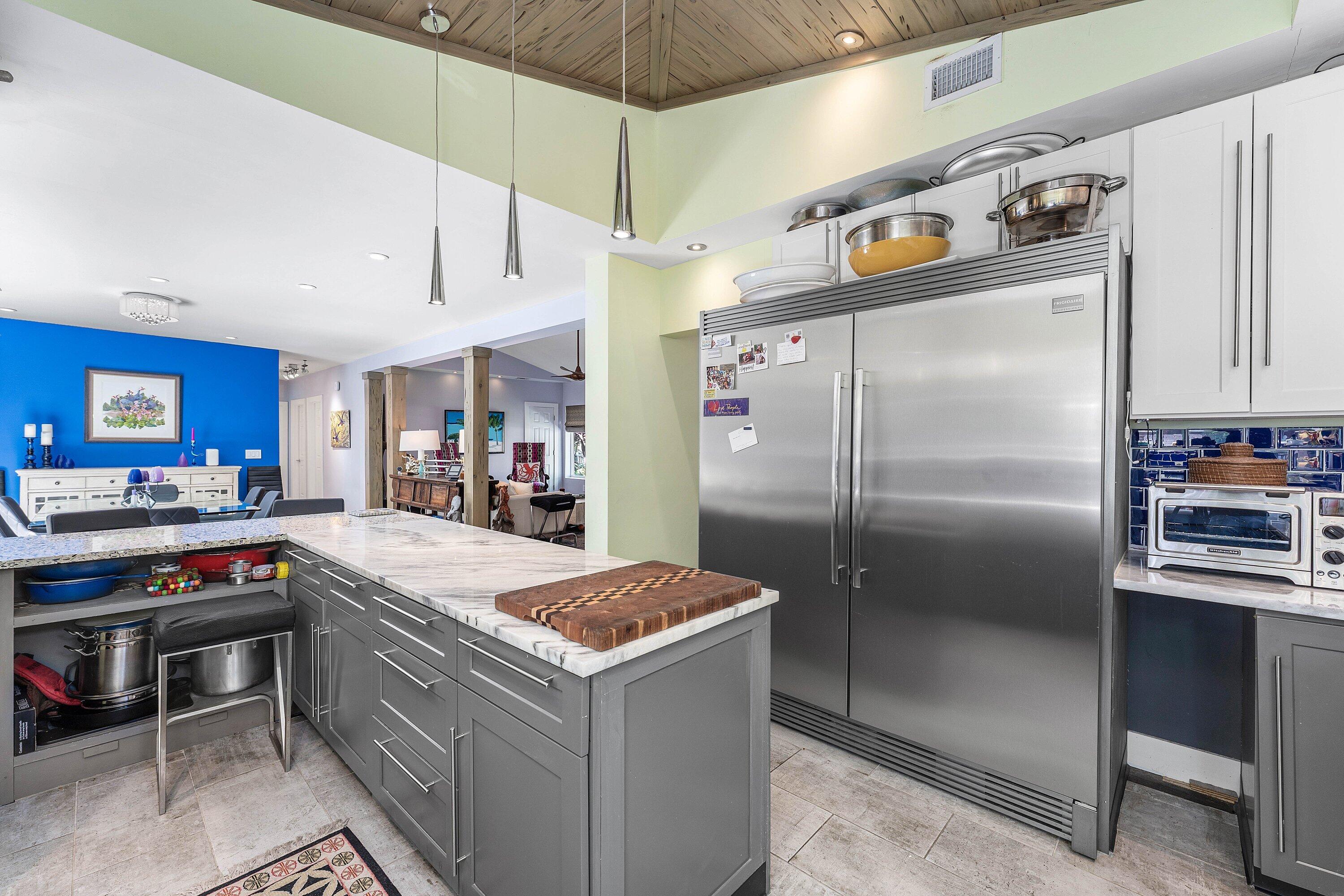 742 PARK Drive W