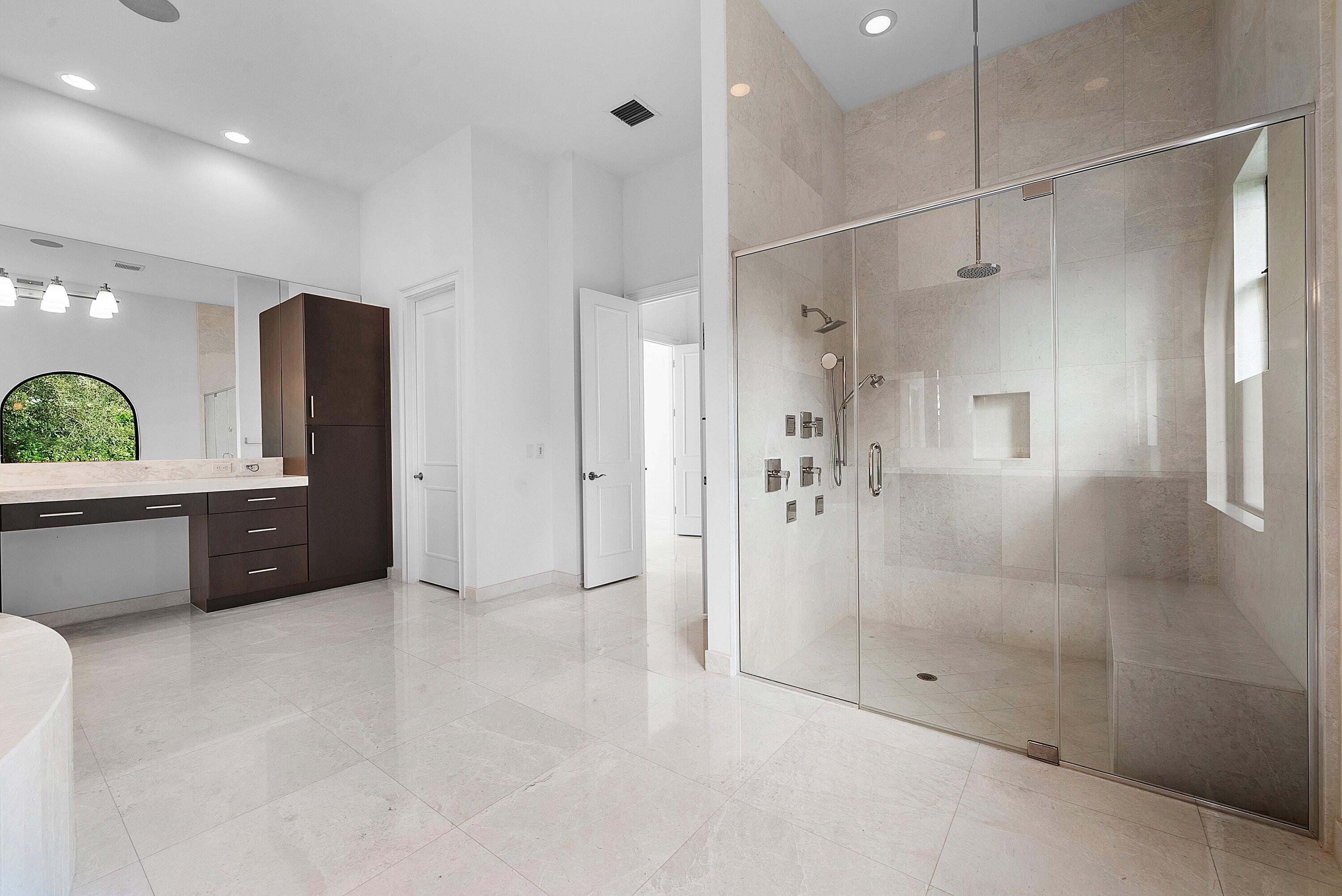 16526 Fleur De Lis Way