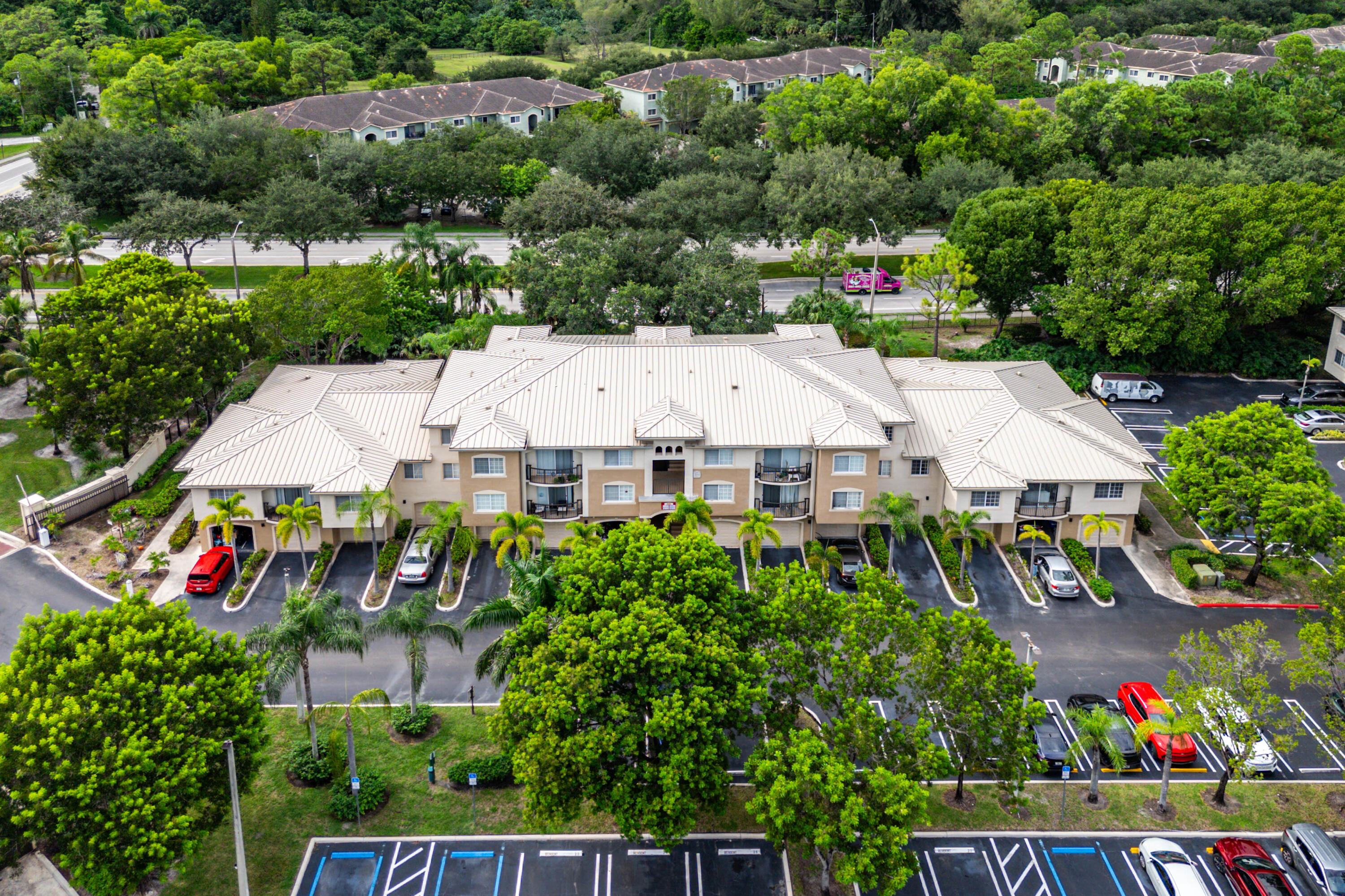 200 Crestwood Court N 211