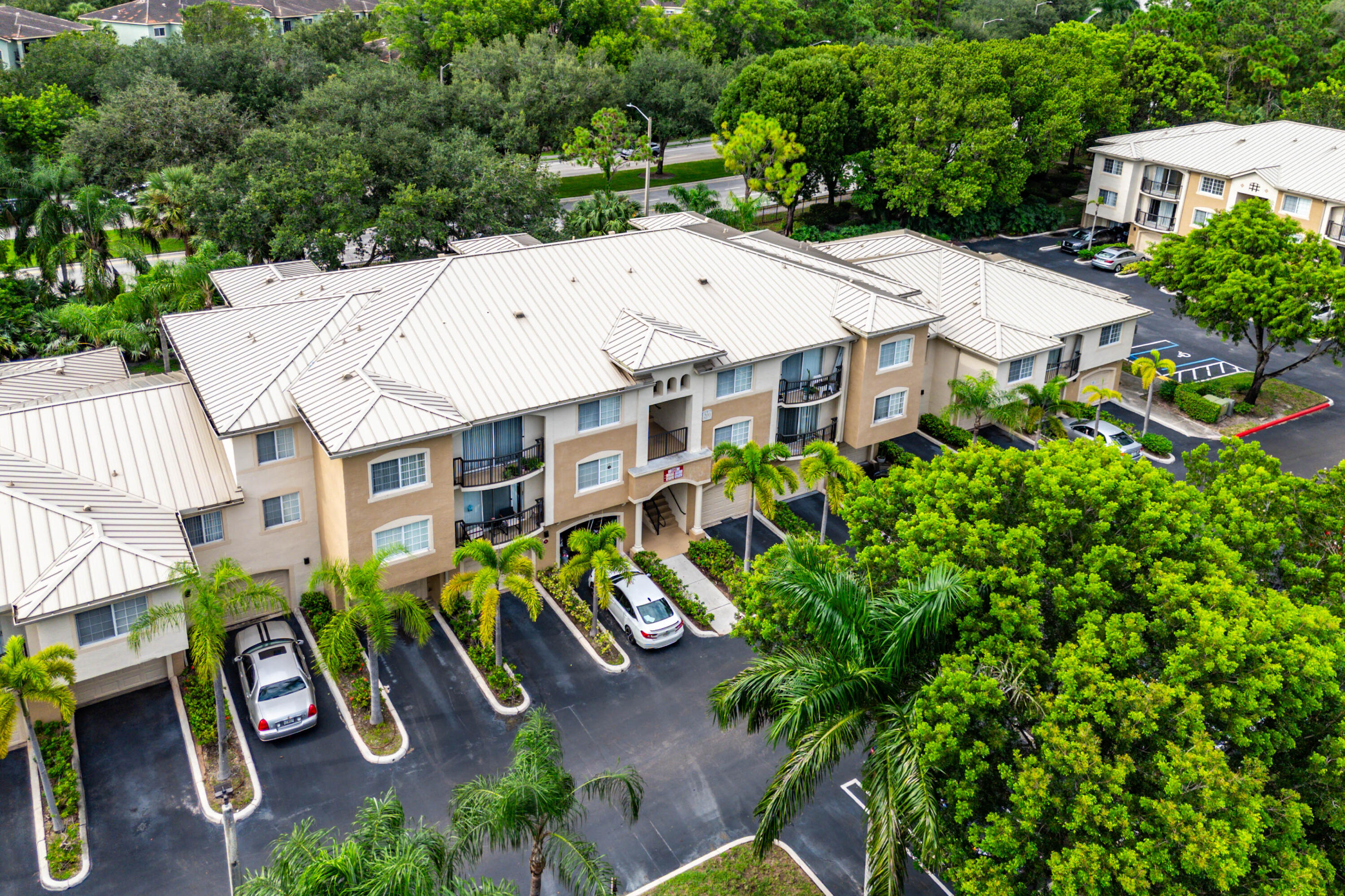 200 Crestwood Court N 211