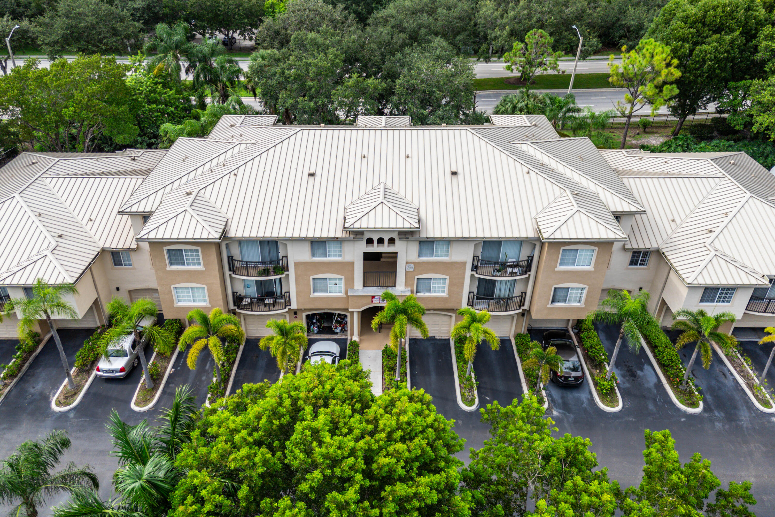 200 Crestwood Court N 211