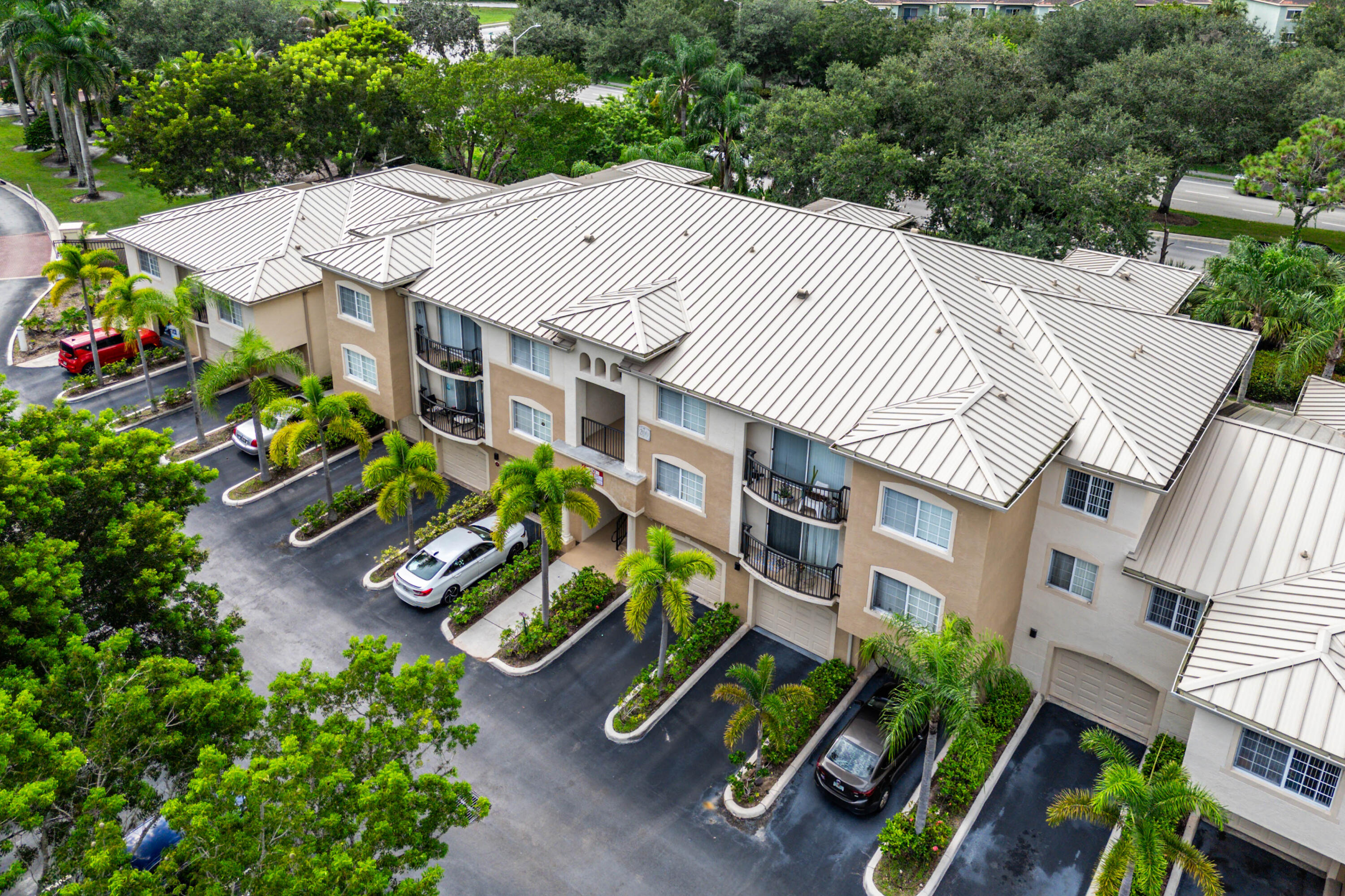 200 Crestwood Court N 211