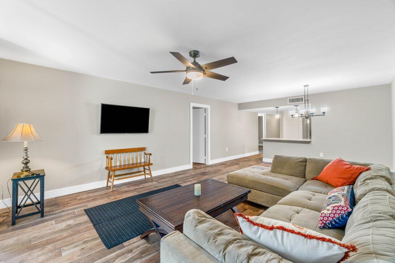 1555 S FEDERAL Highway 203