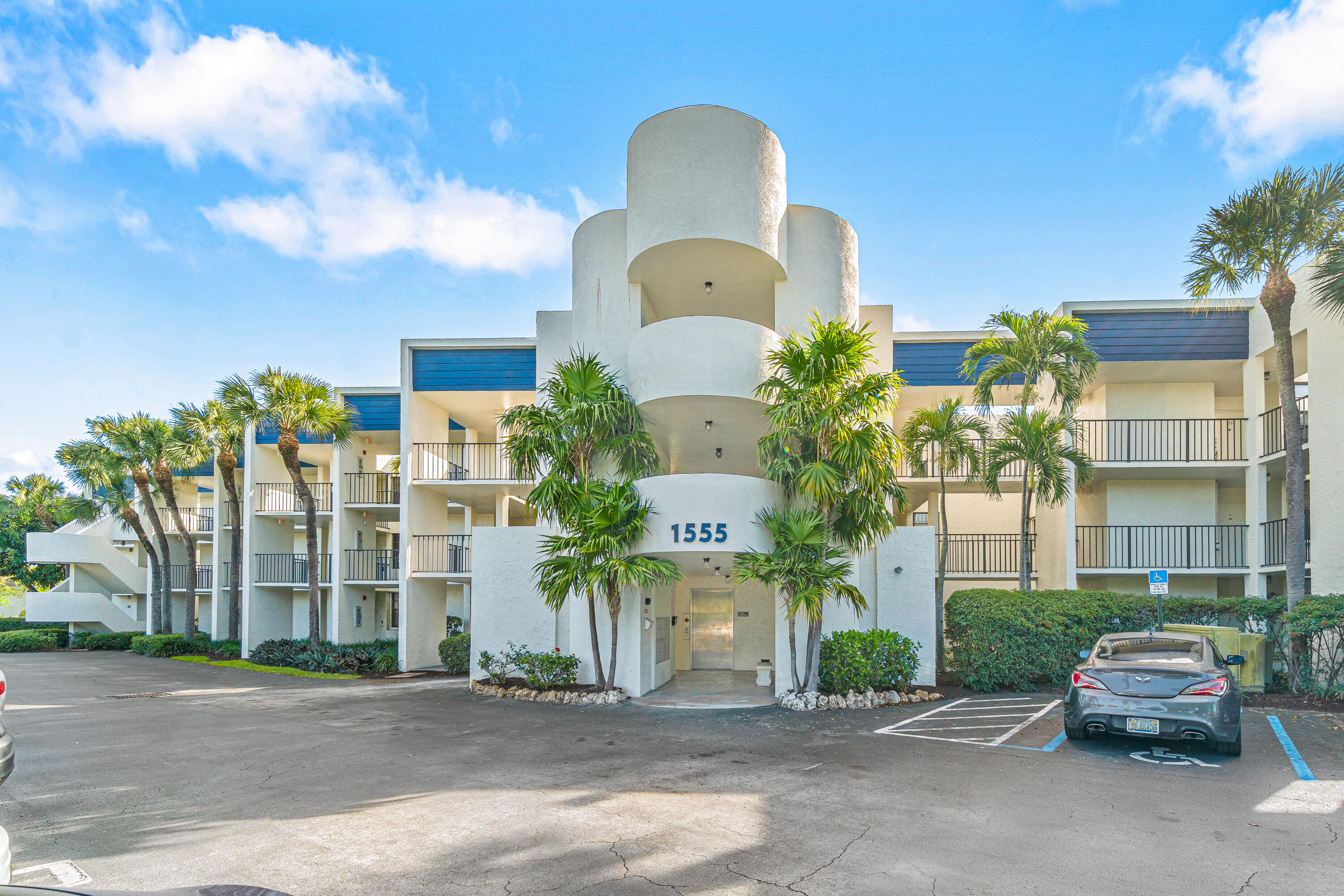 1555 S FEDERAL Highway 203