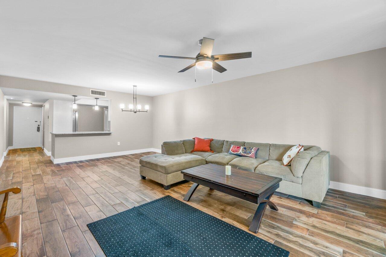 1555 S FEDERAL Highway 203