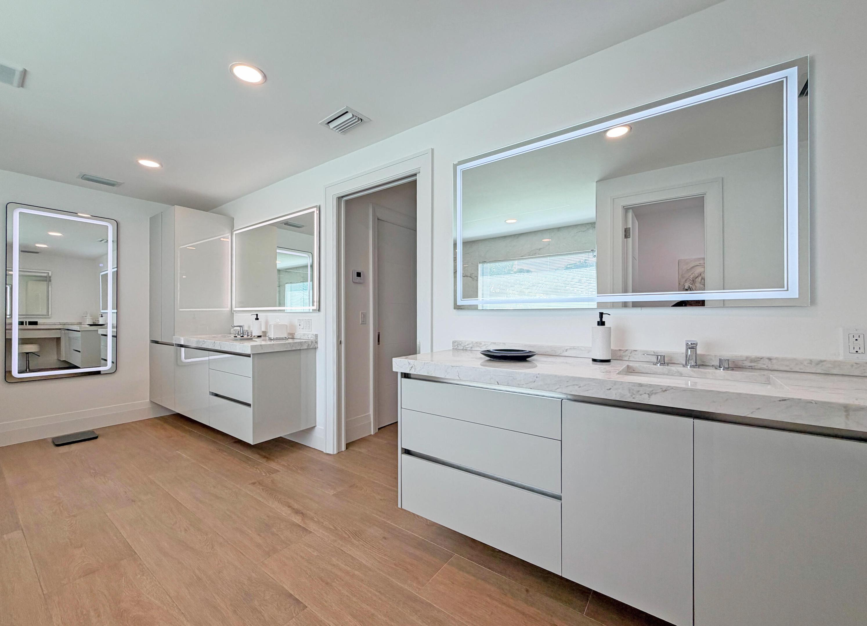 4561 OAK TREE Court