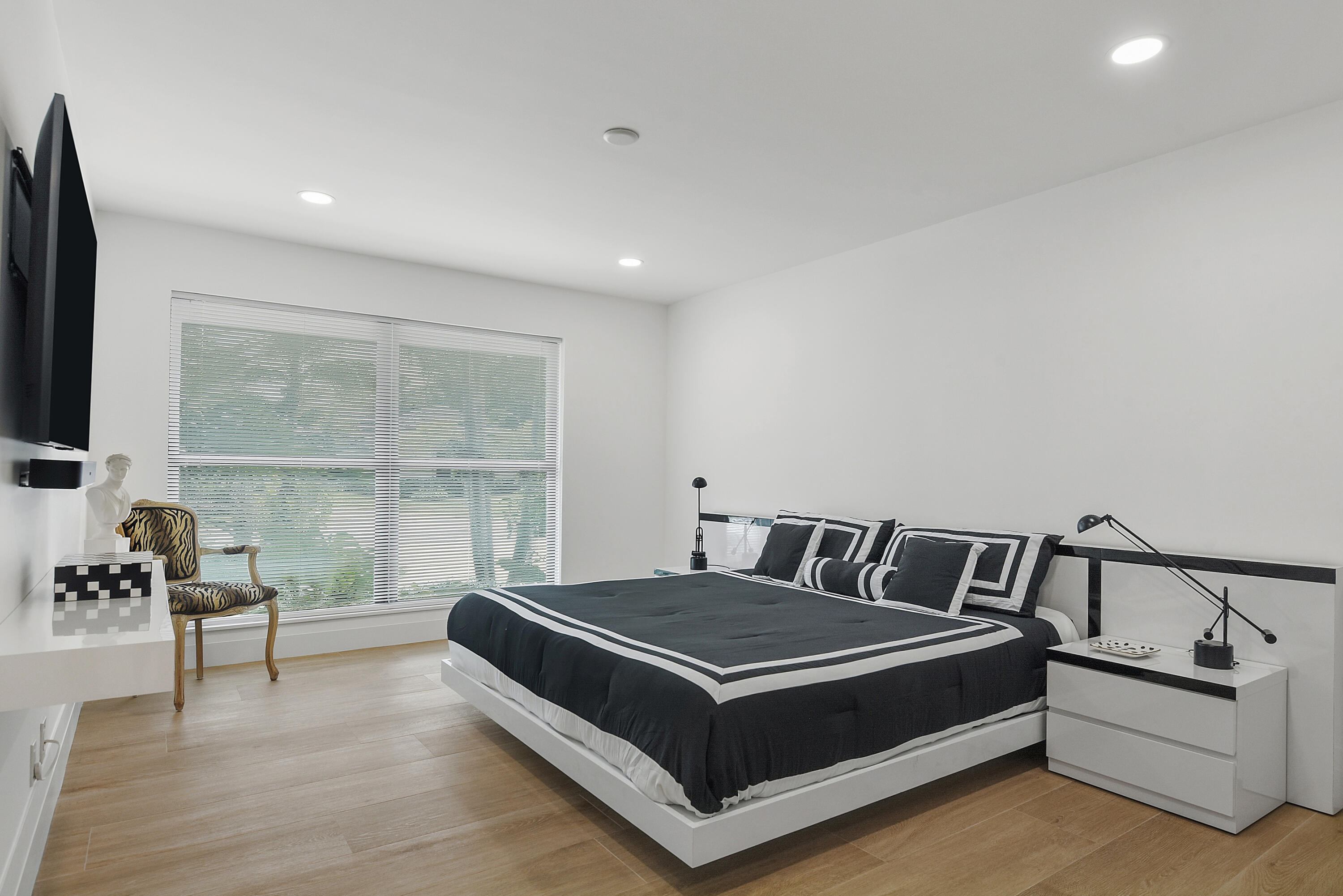 4561 OAK TREE Court