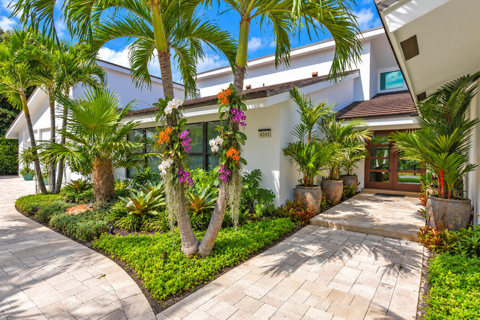 4561 OAK TREE Court
