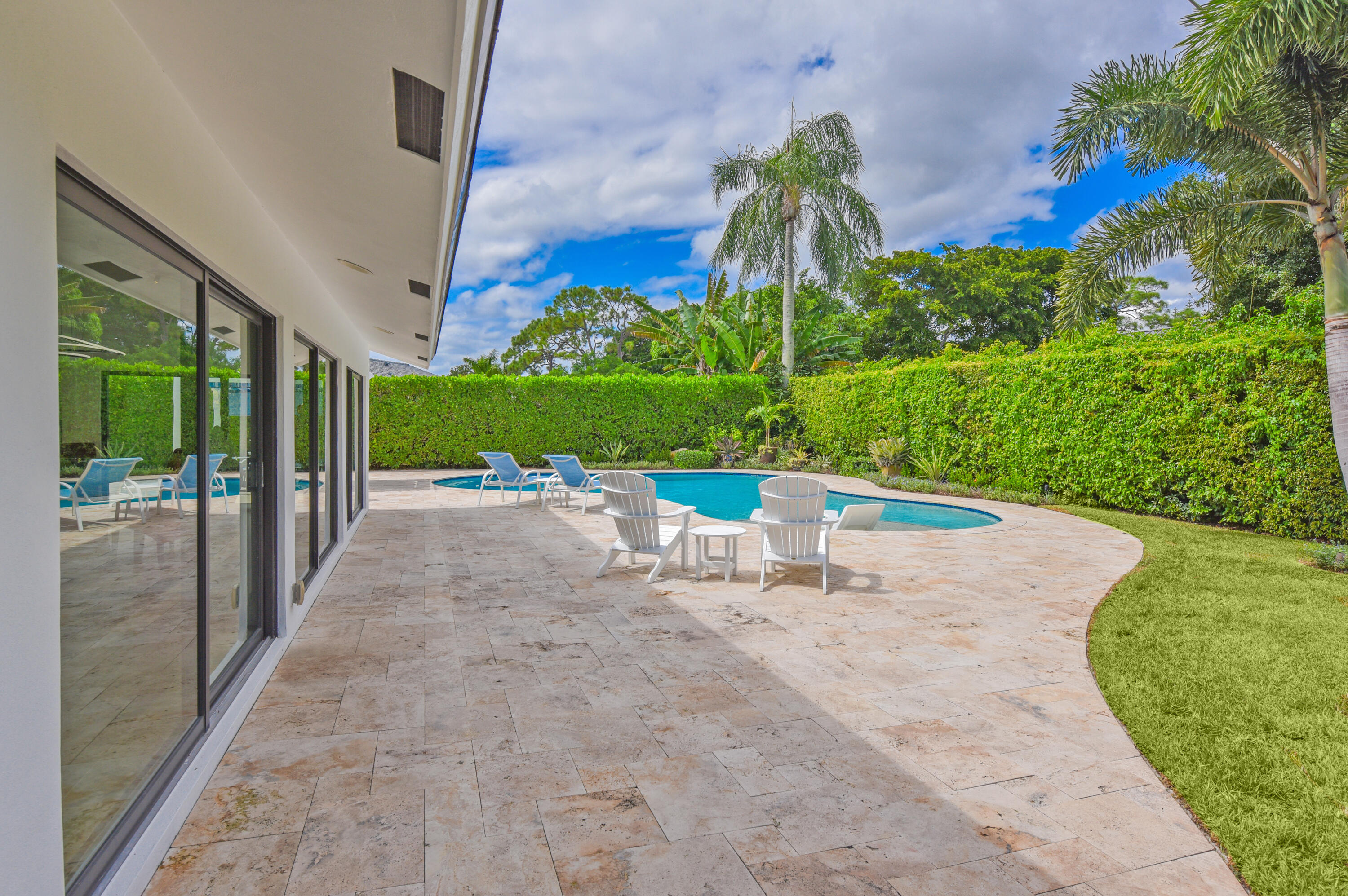 4561 OAK TREE Court