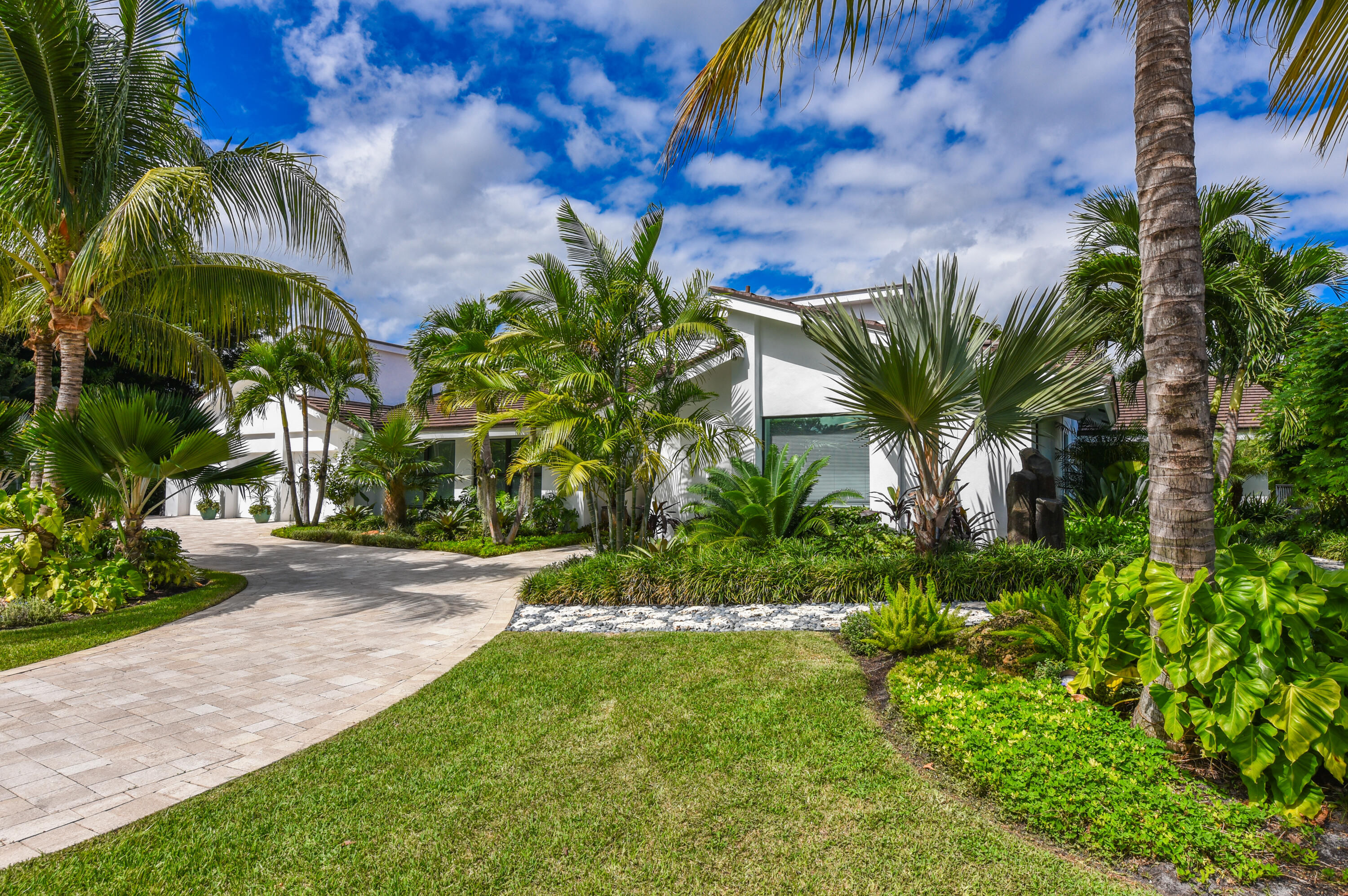4561 OAK TREE Court