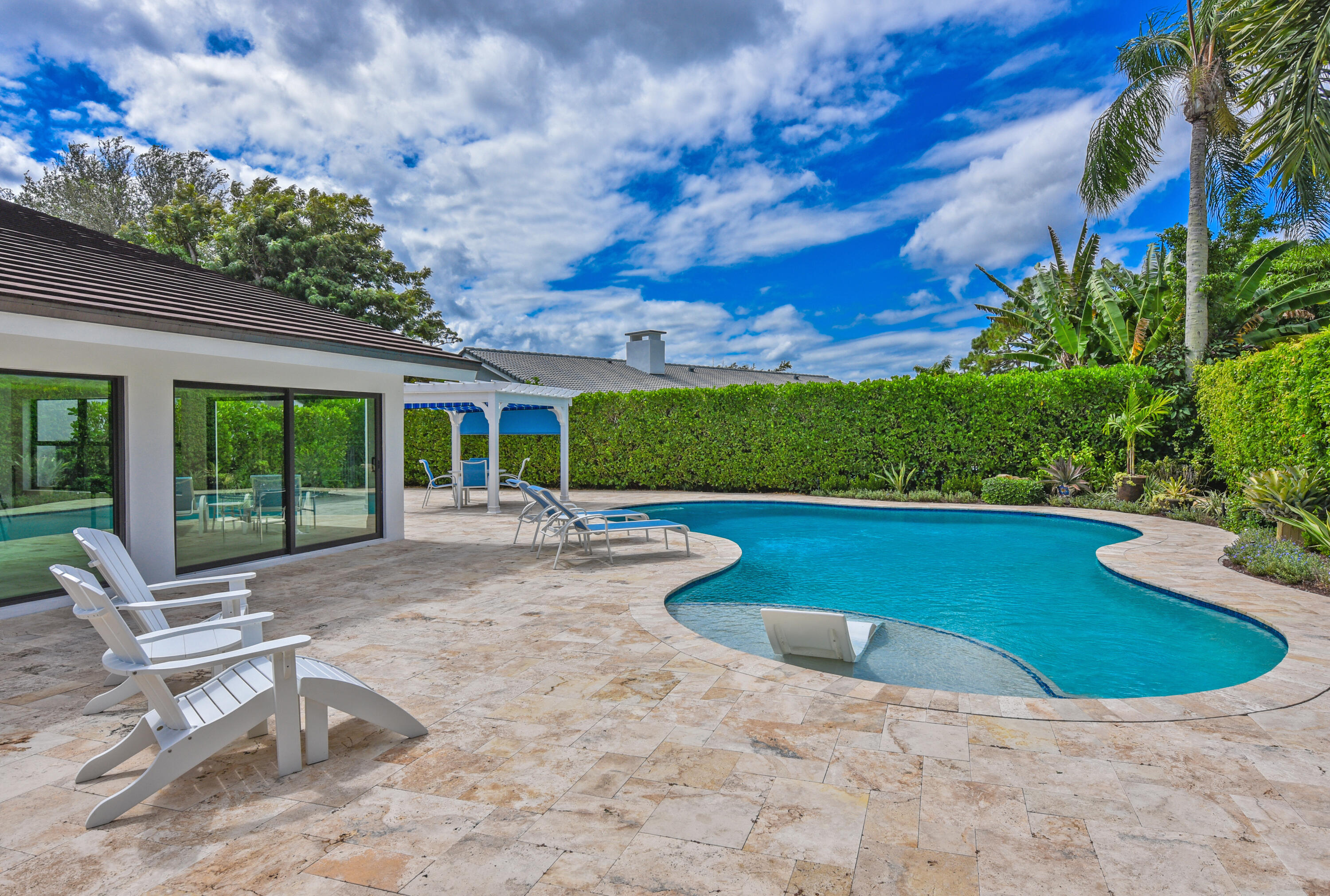 4561 OAK TREE Court