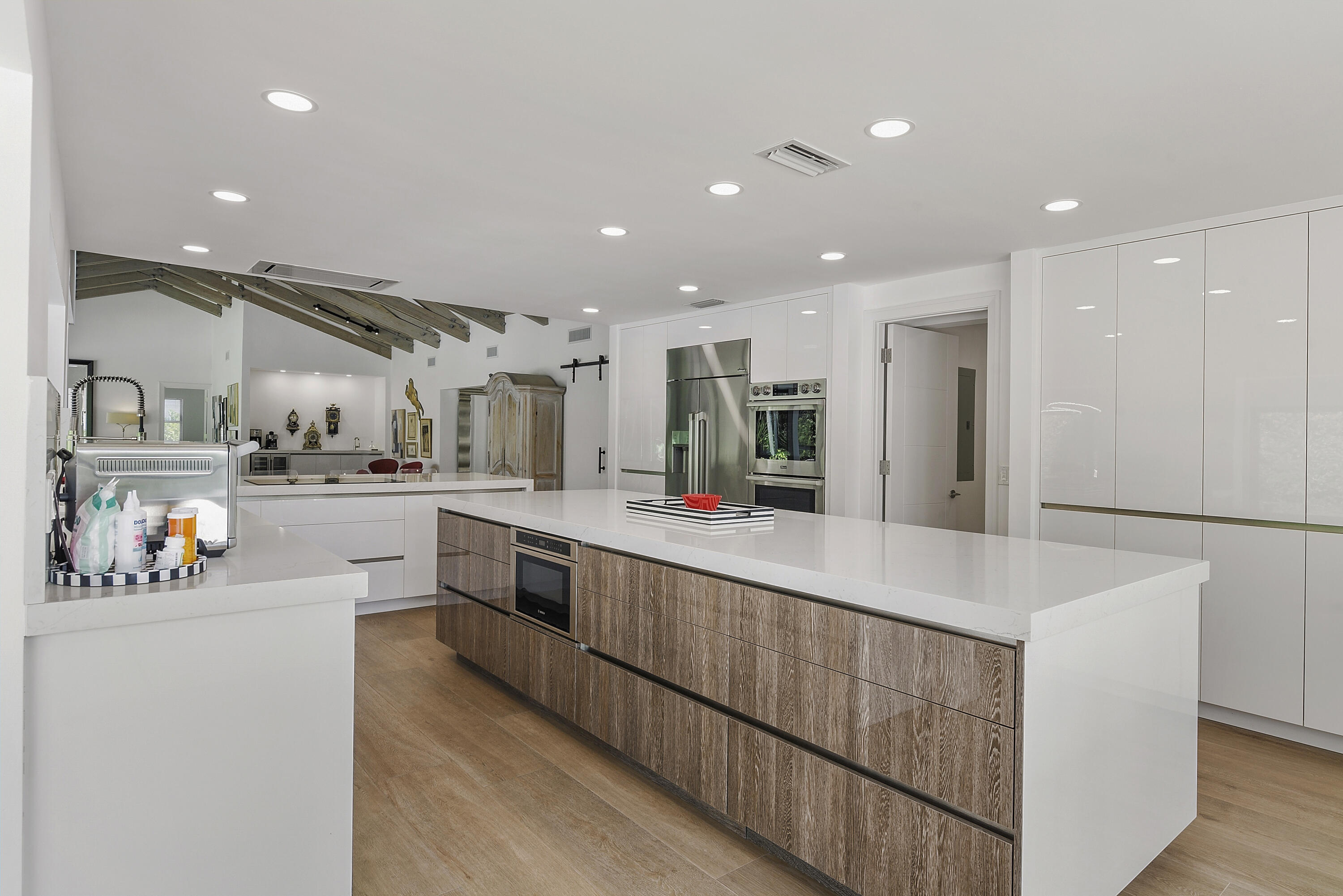 4561 OAK TREE Court